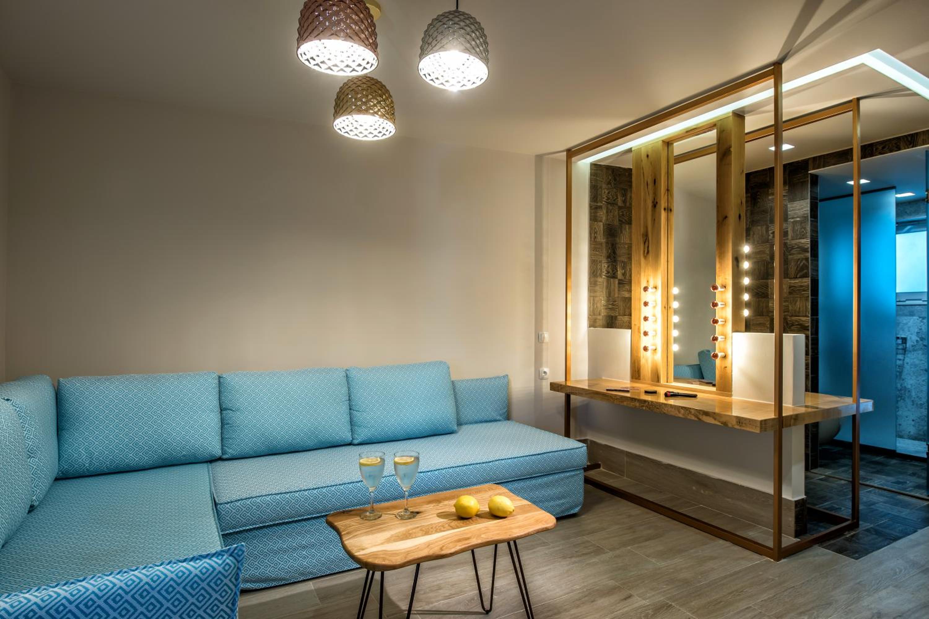 Executive Suite - Photo 4