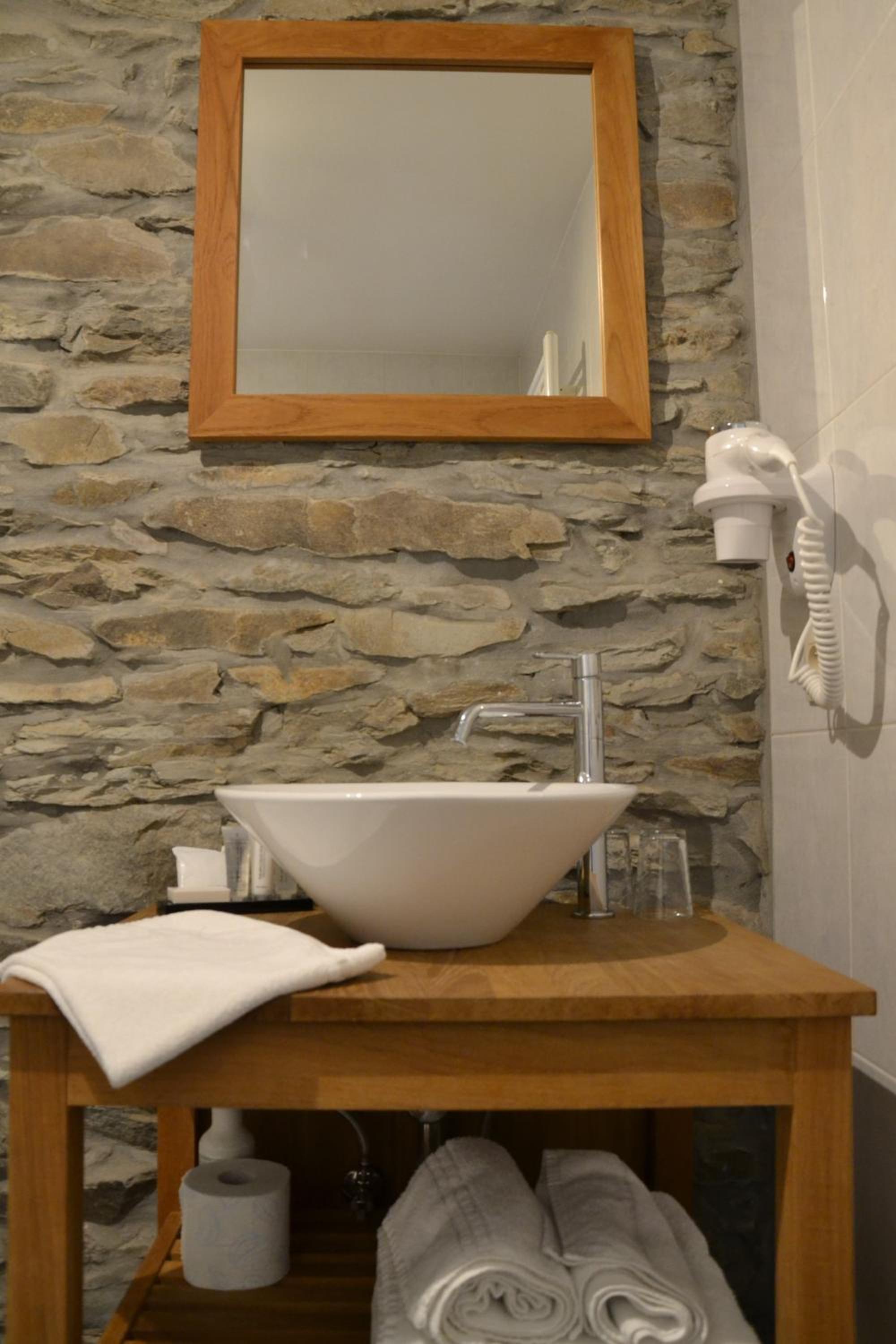 Standard Double Room - Photo 4