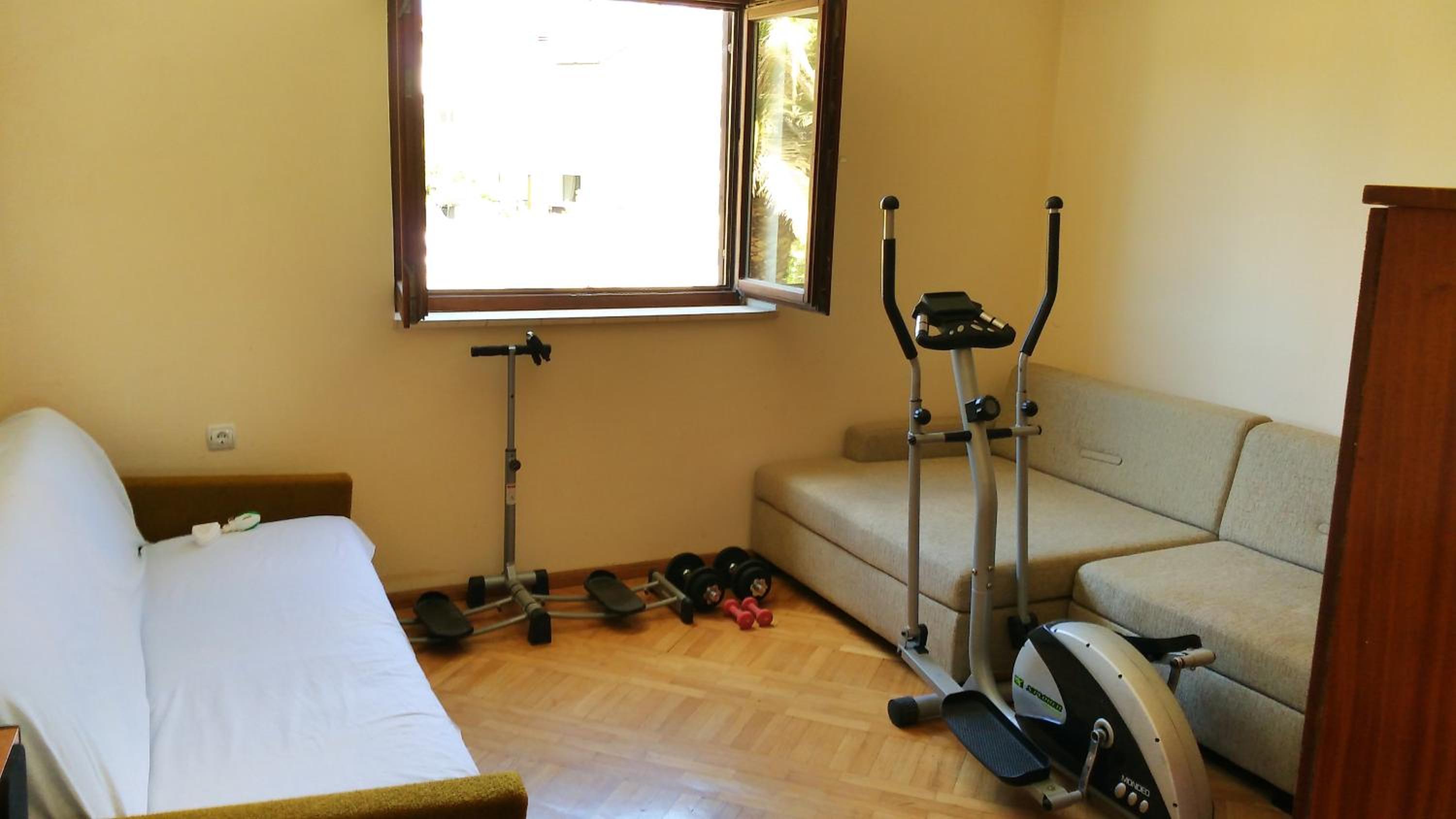 Apartment - Split Level photo 2