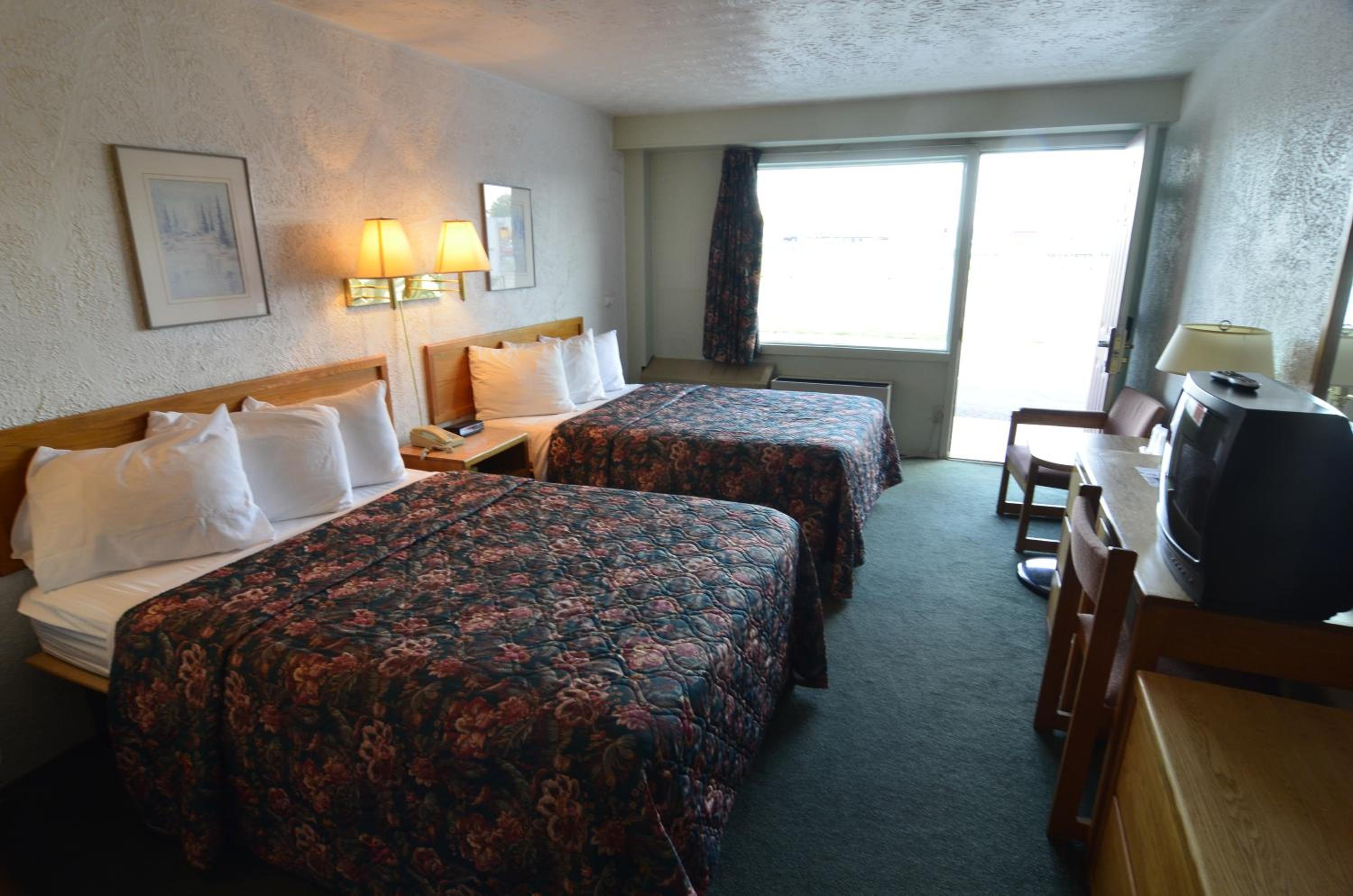 Double Room with Two Double Beds - Photo 7