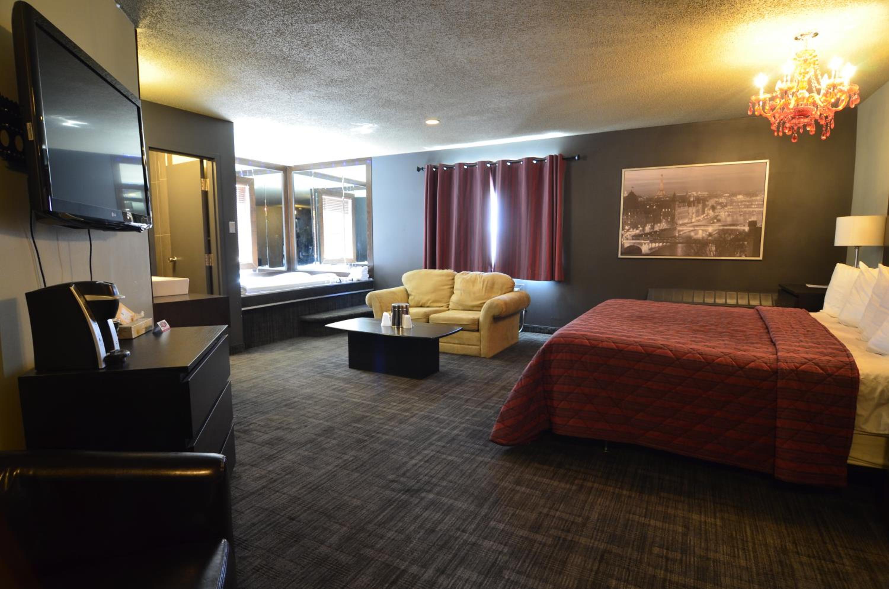 Executive Suite - Photo 1