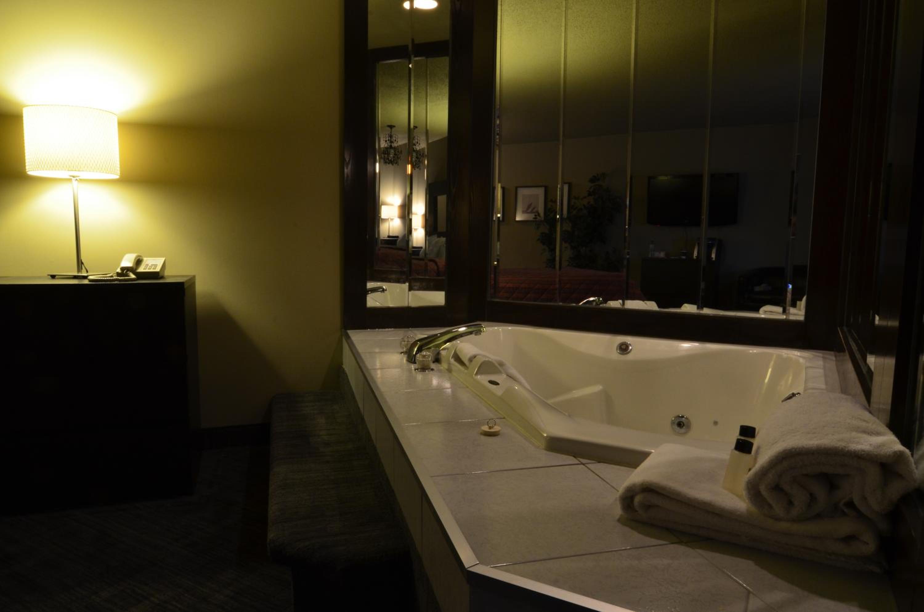 Executive Suite - Photo 4