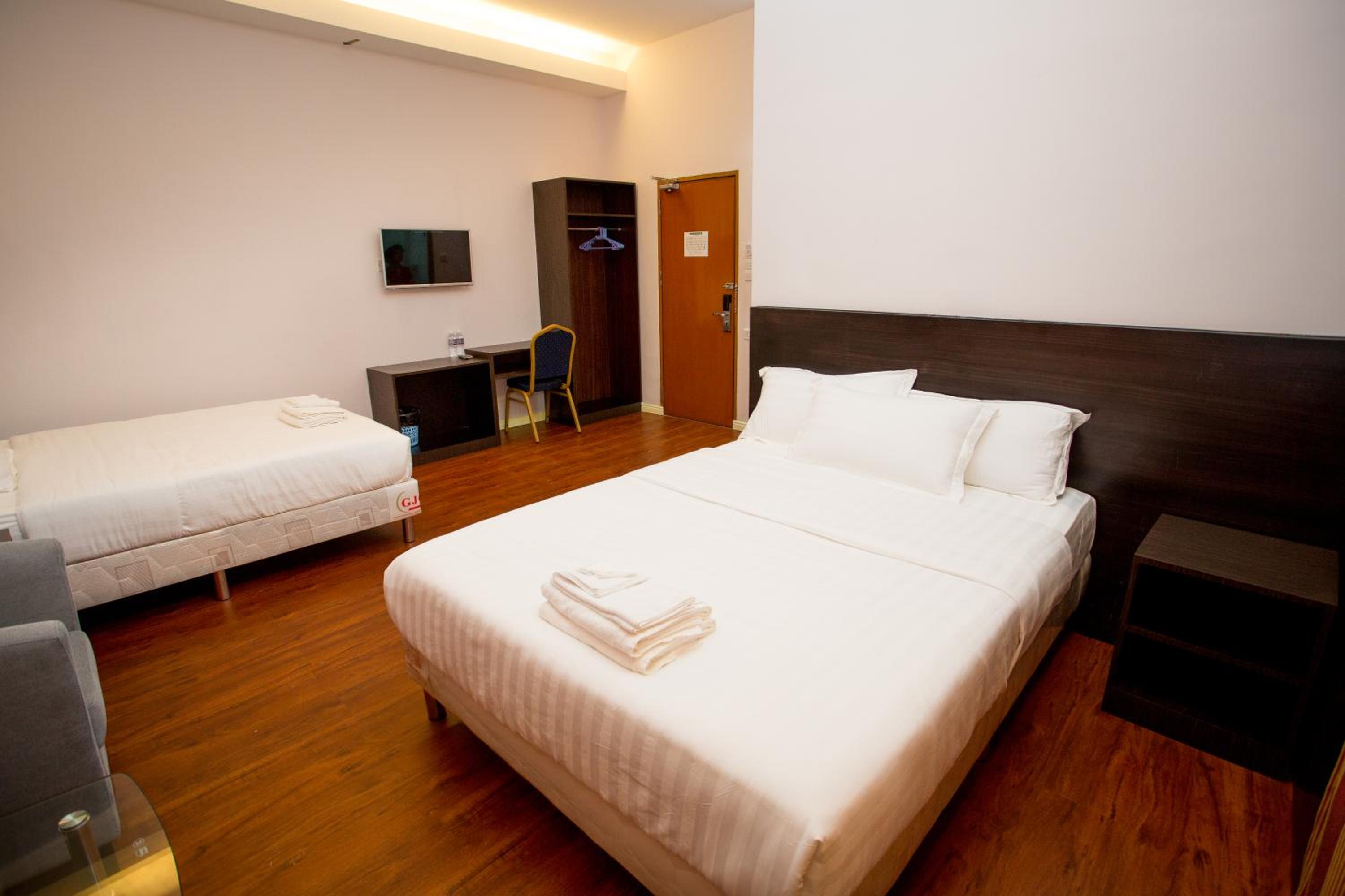 Deluxe Family Room photo 3