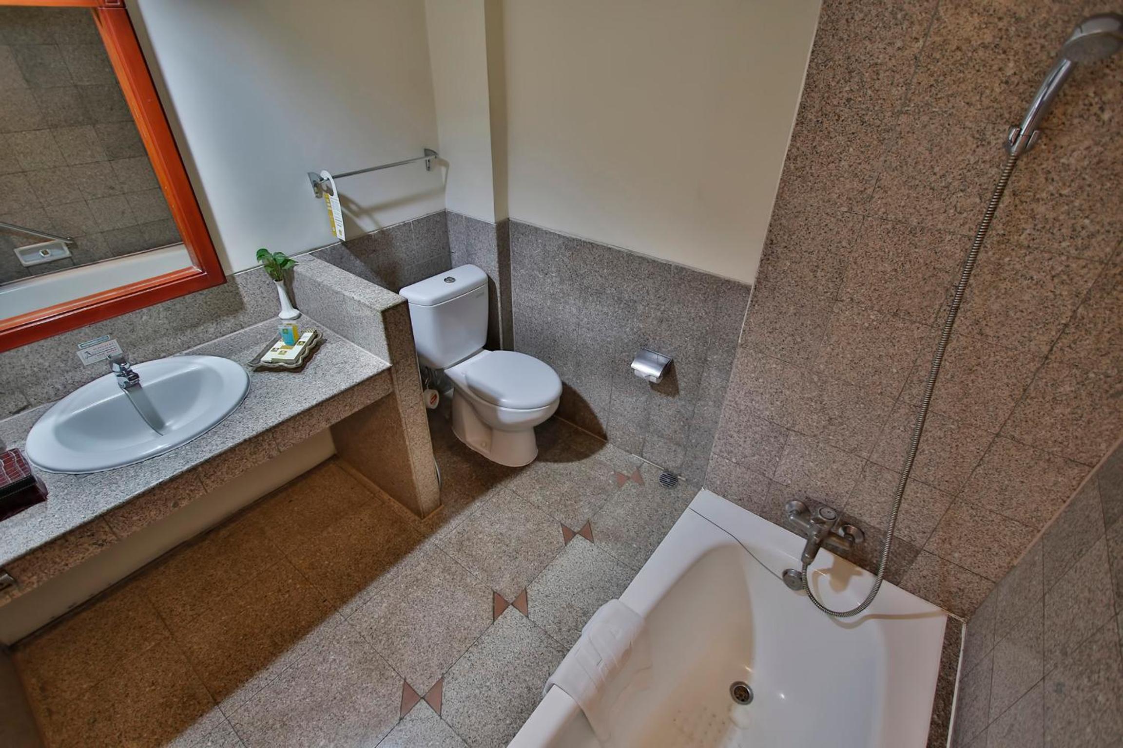 Deluxe Room Twin Bed - Photo 4