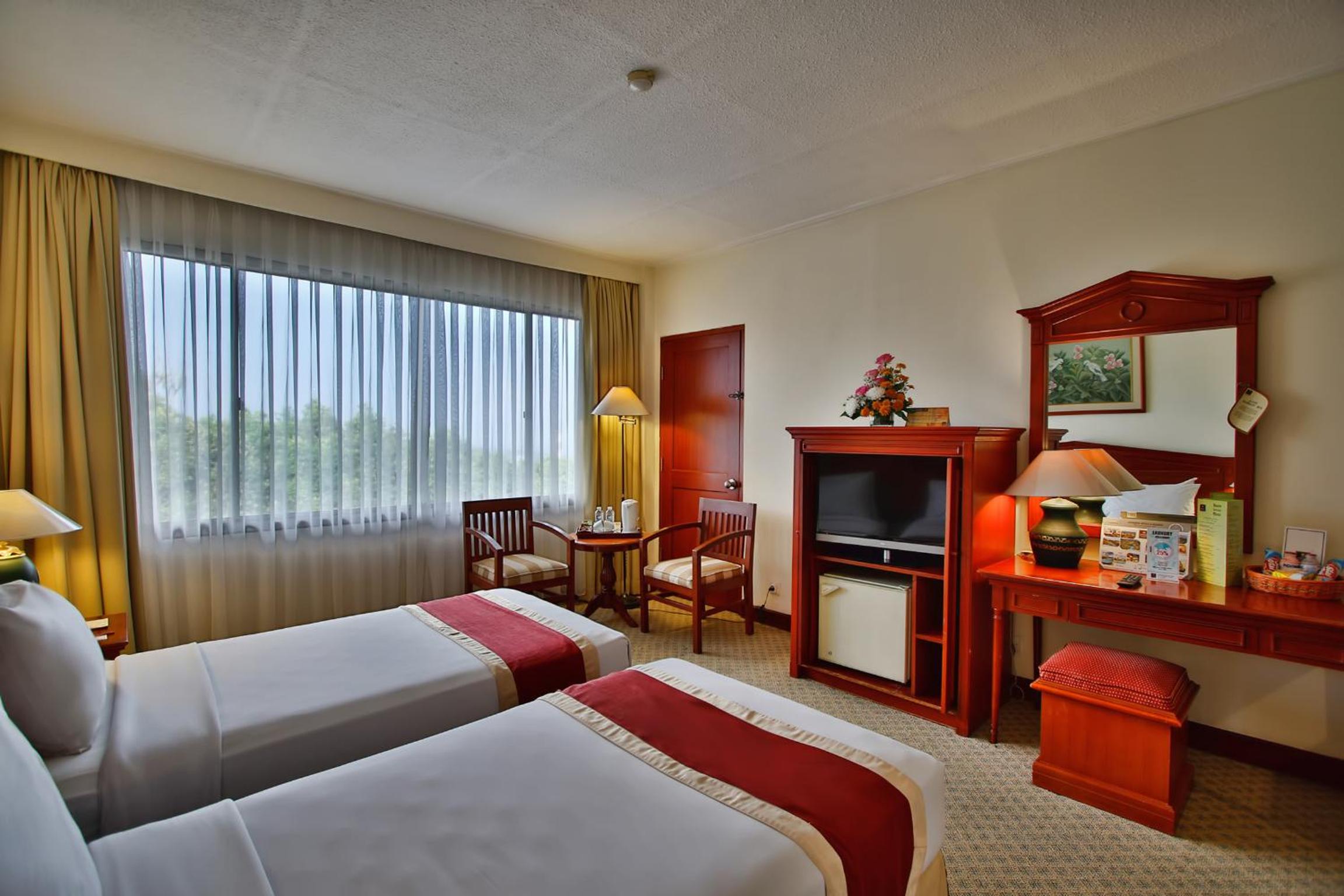 Deluxe Room Twin Bed - Photo 1
