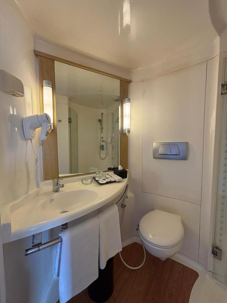 Superior Corner Room