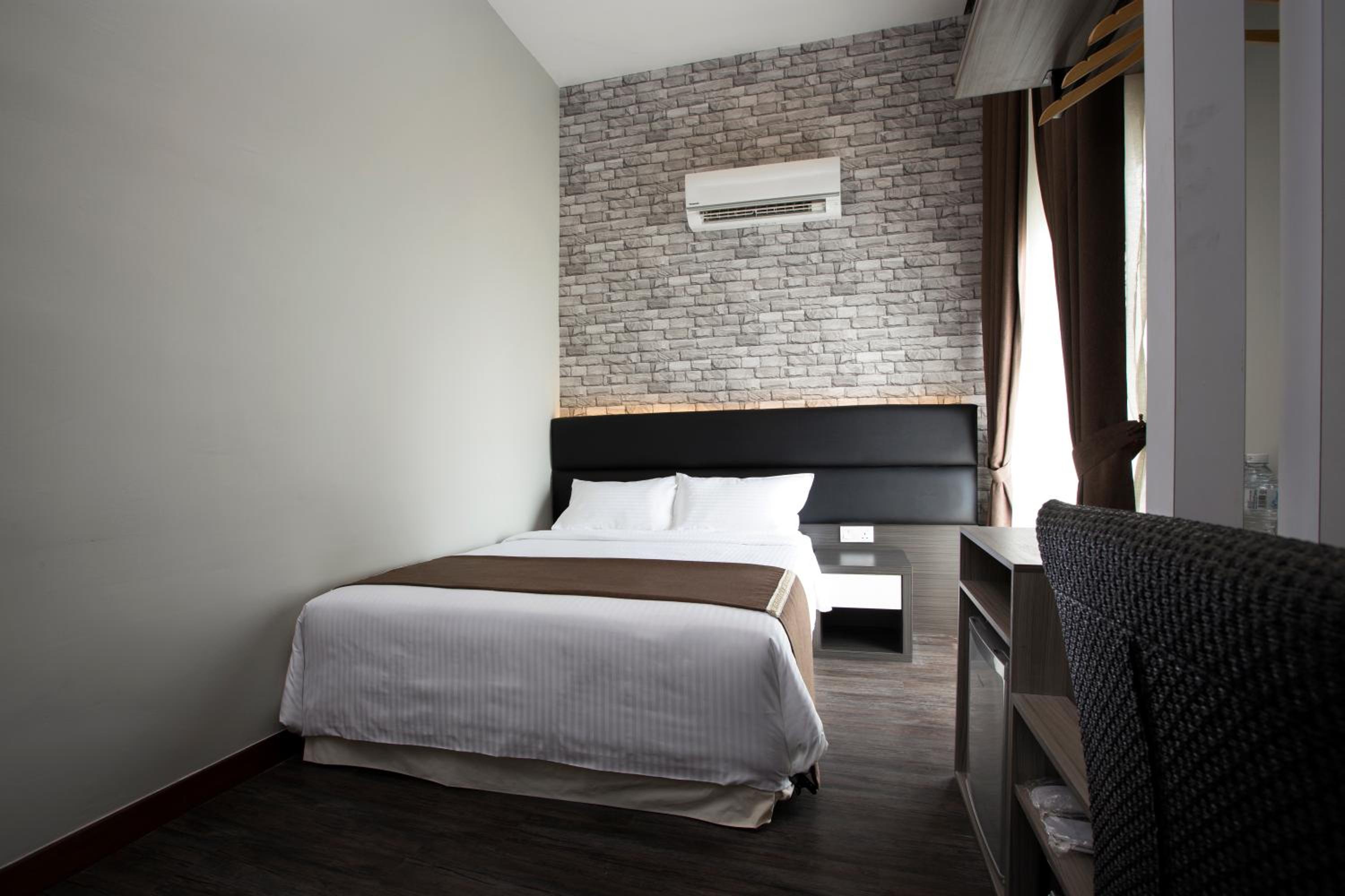 Queen Room with Balcony