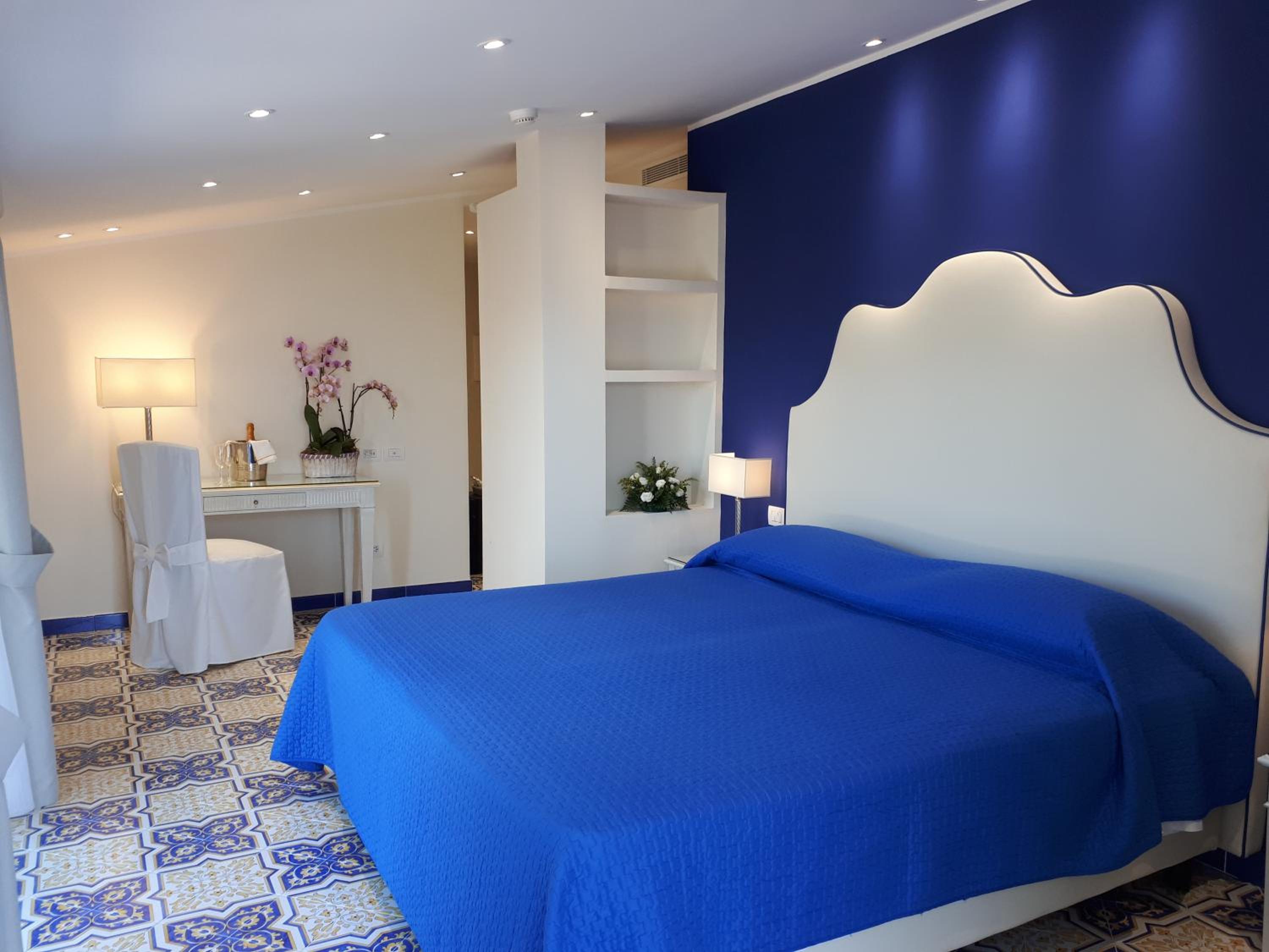 Deluxe Double Room with Sea View - Photo 7