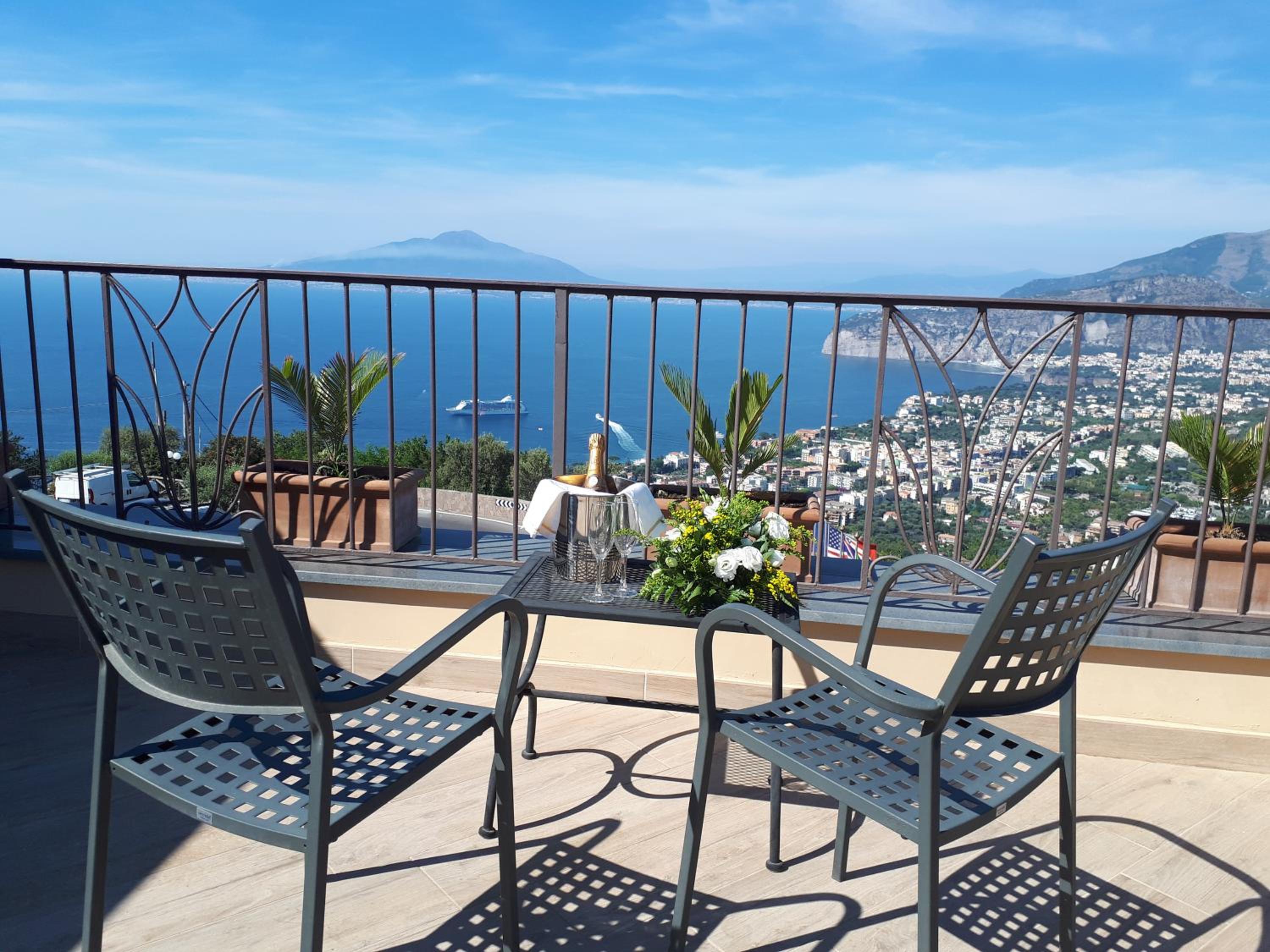 Deluxe Double Room with Terrace and Sea View - Photo 5
