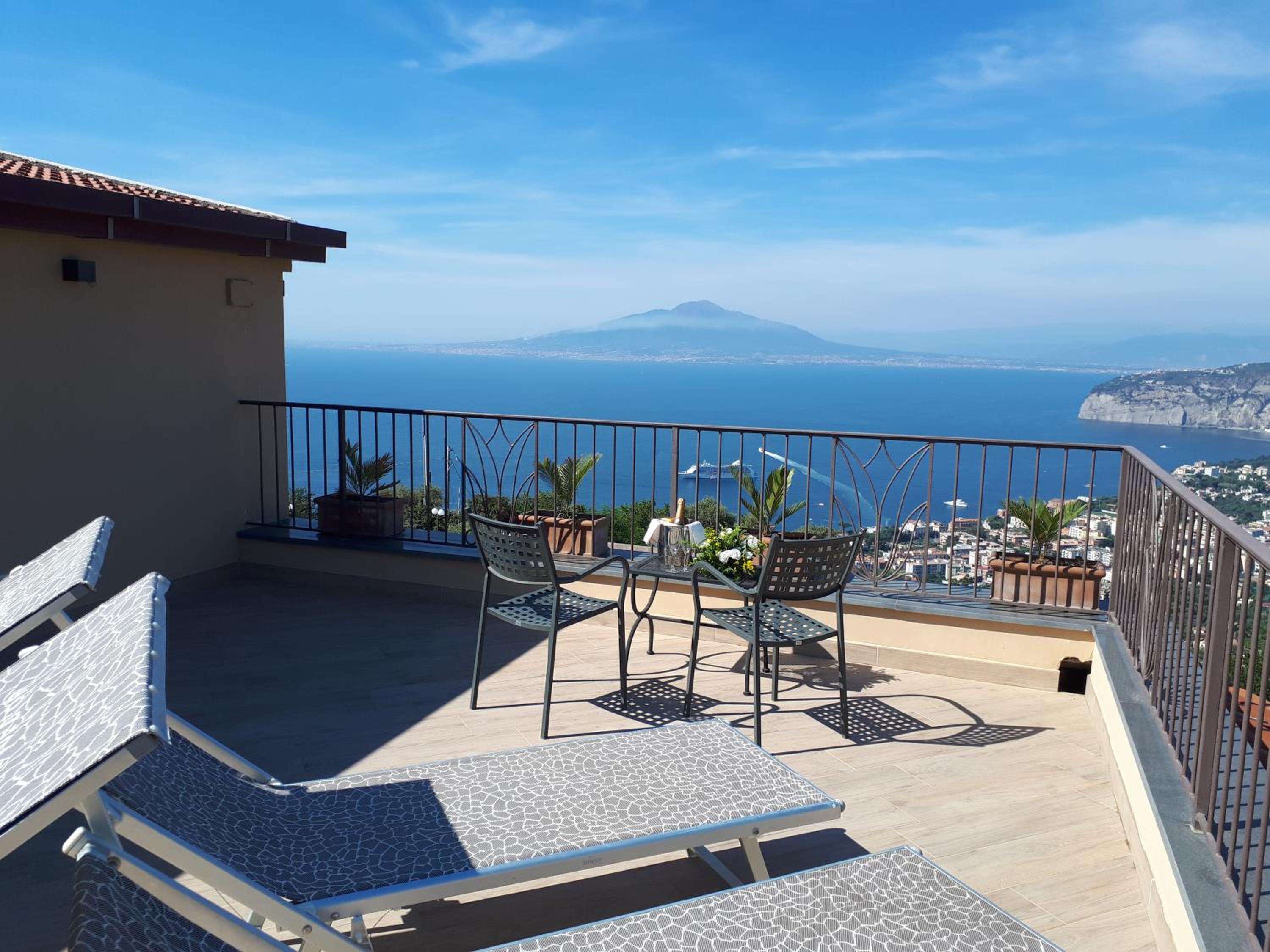 Deluxe Double Room with Terrace and Sea View - Photo 3