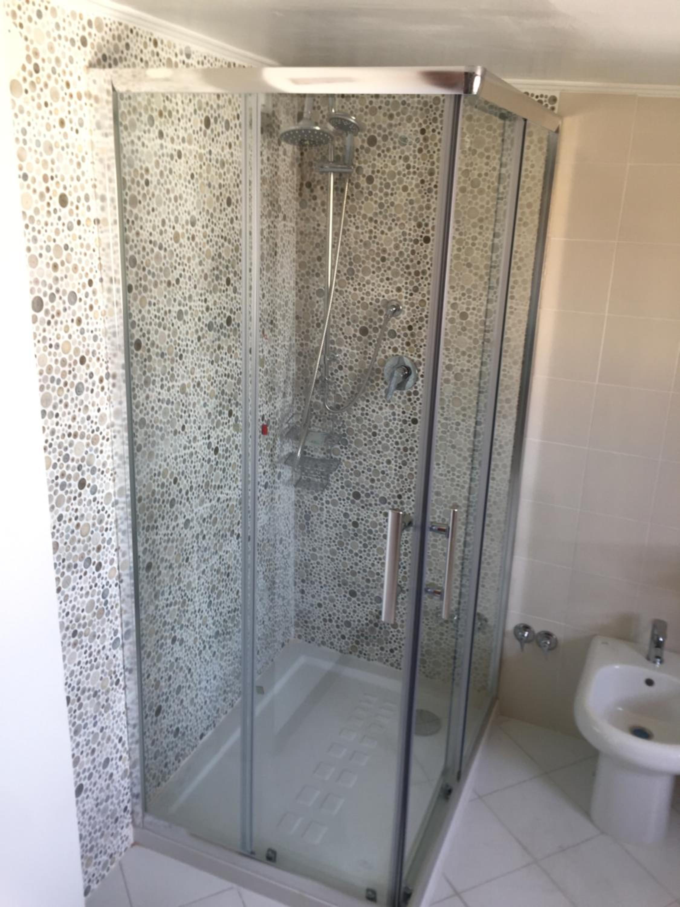 Quadruple Room with Private Bathroom - Photo 9