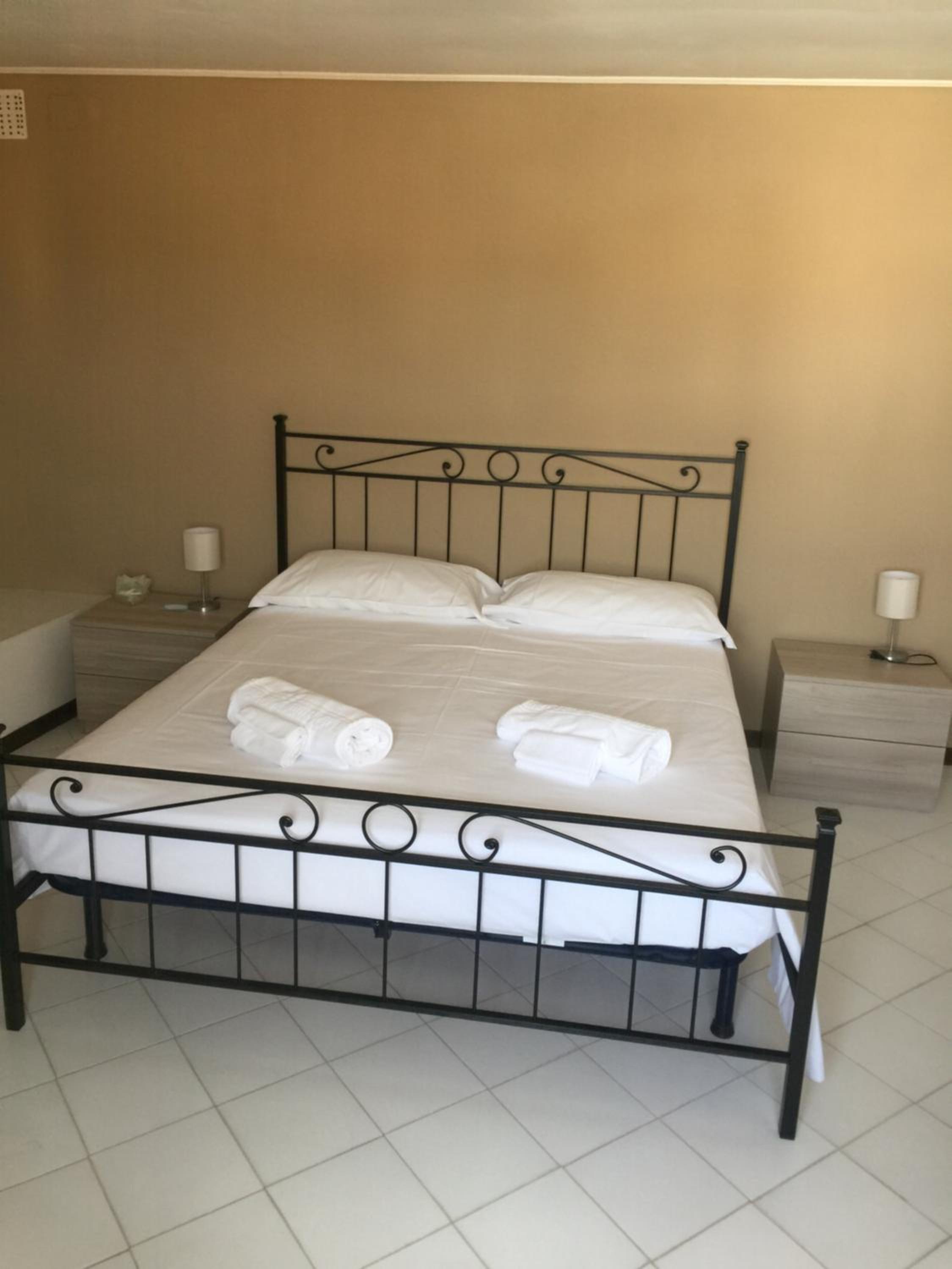 Quadruple Room with Private Bathroom - Photo 8