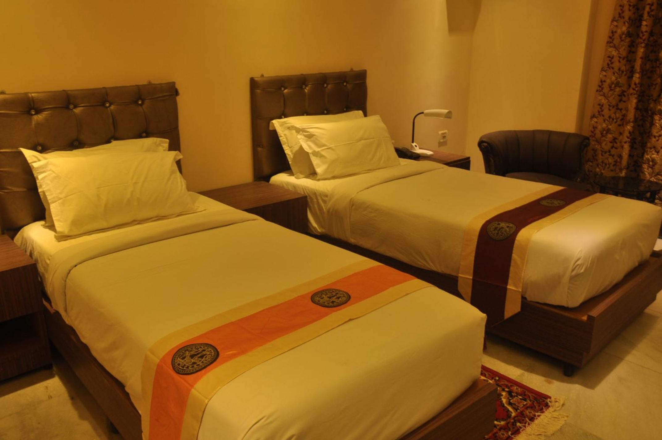 Deluxe Double Room - Photo 13