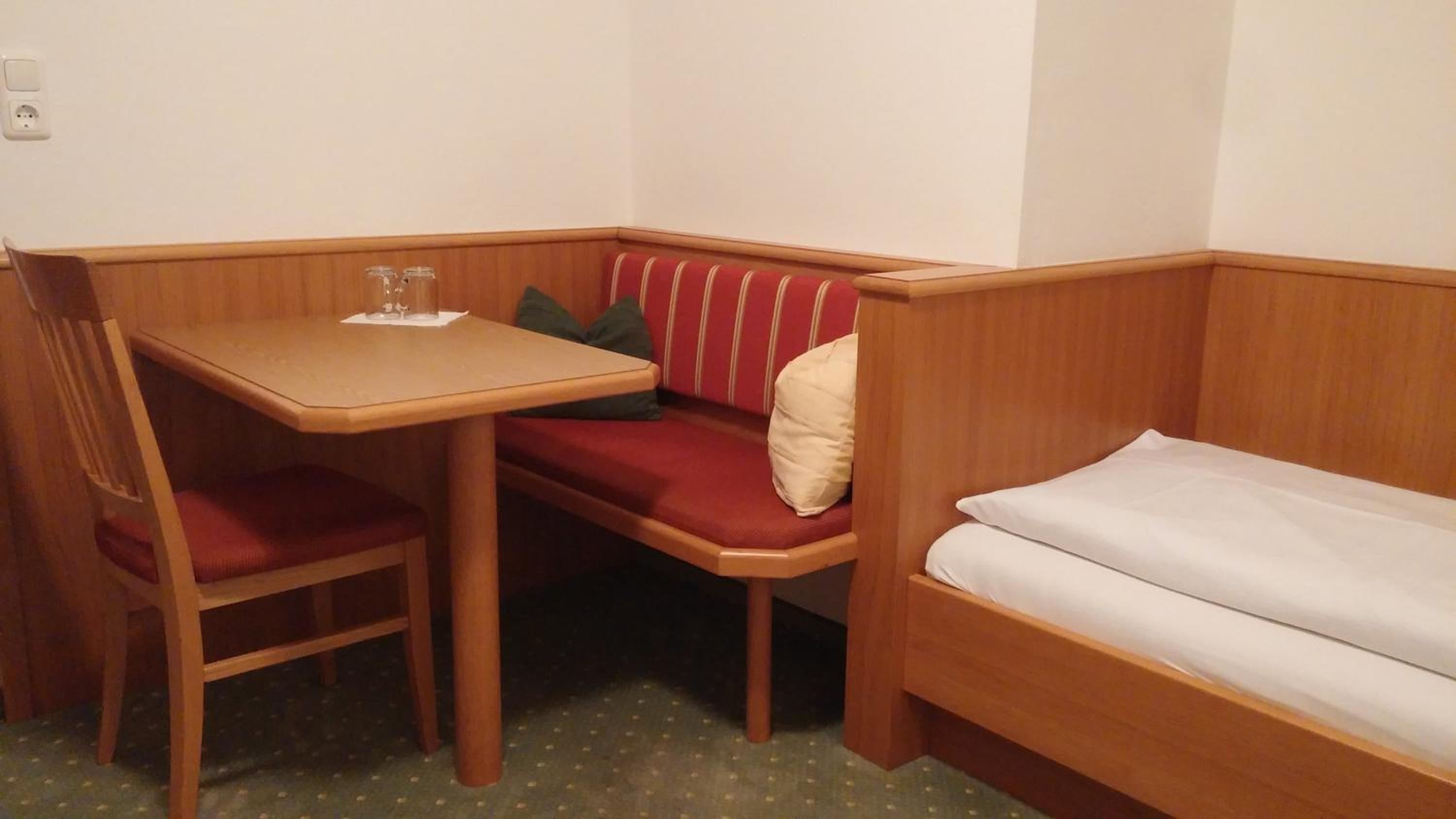 Twin Room with Balcony photo 3