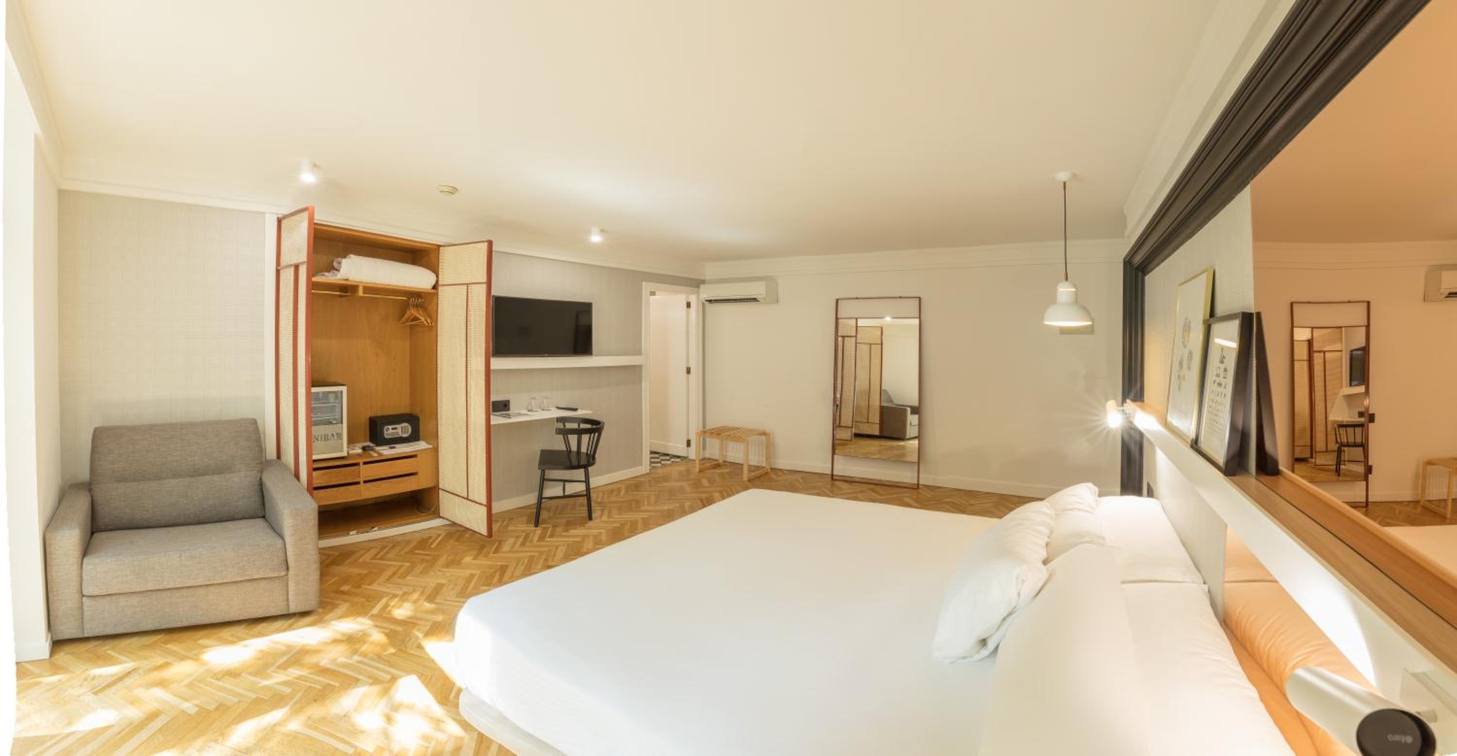 Superior Double Room (2 Adults + 1 Child) thumbnail 5
