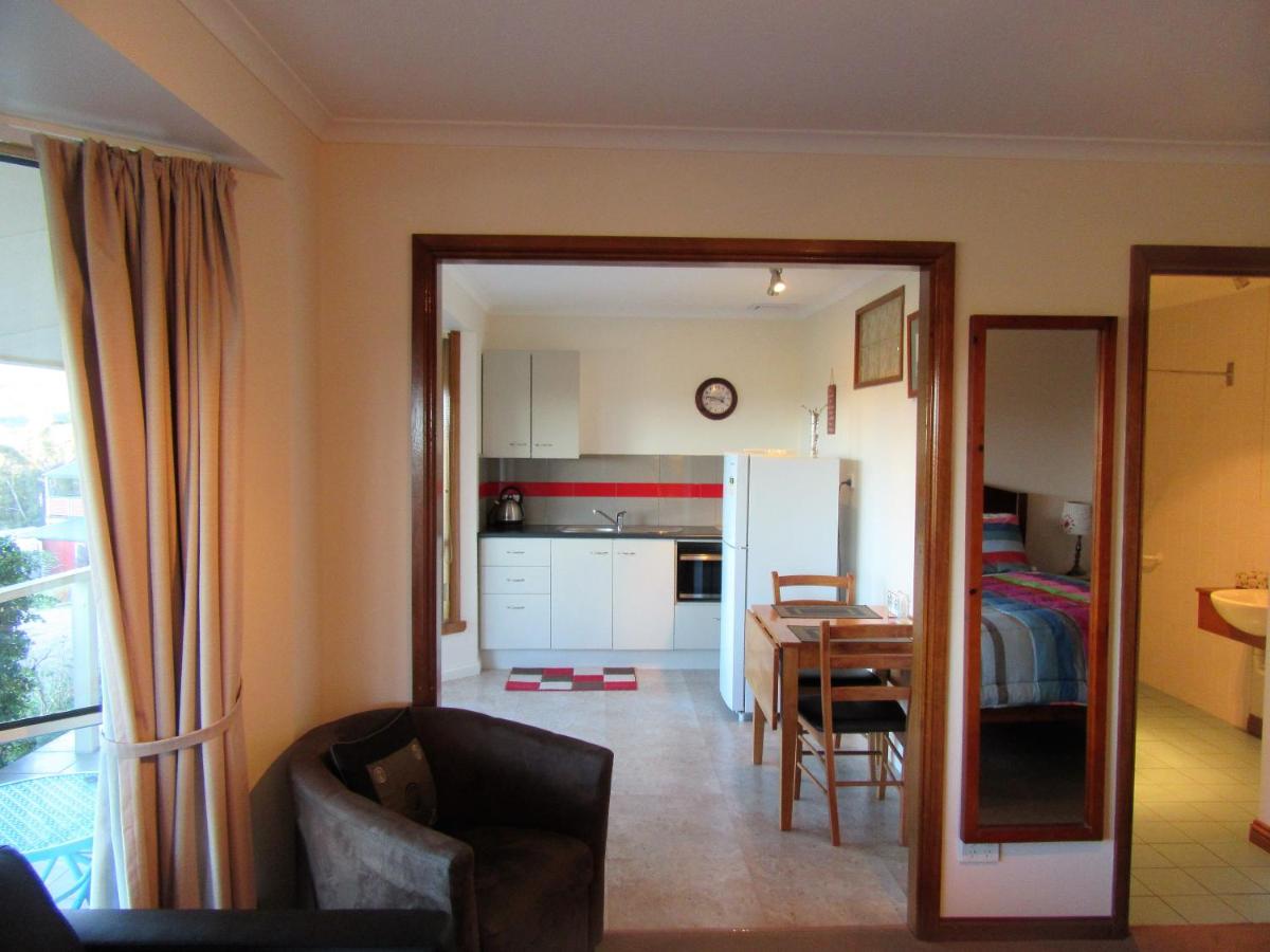 Studio Apartment photo 3