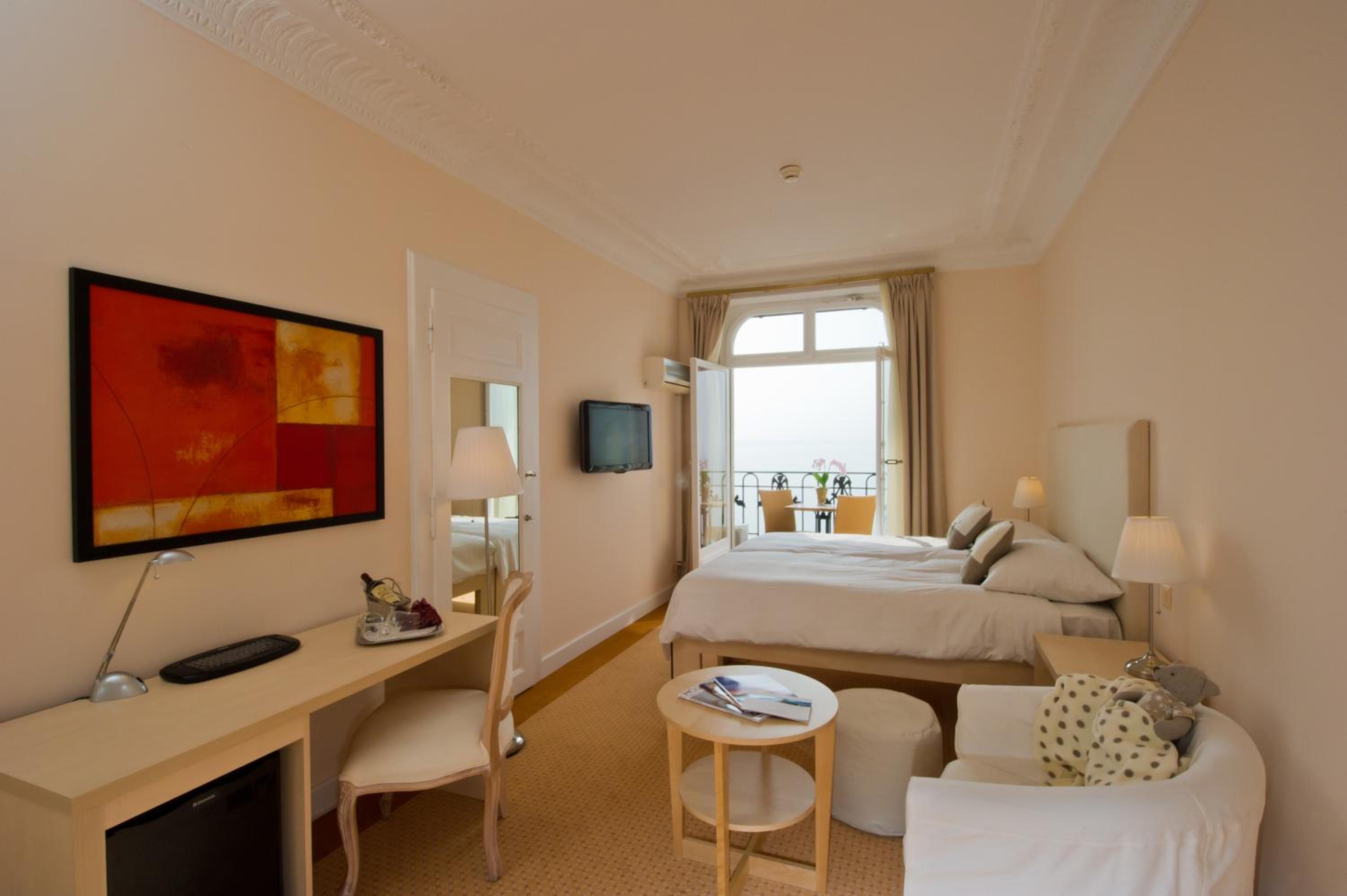 Deluxe Double Room with Balcony and Lake View - Photo 1