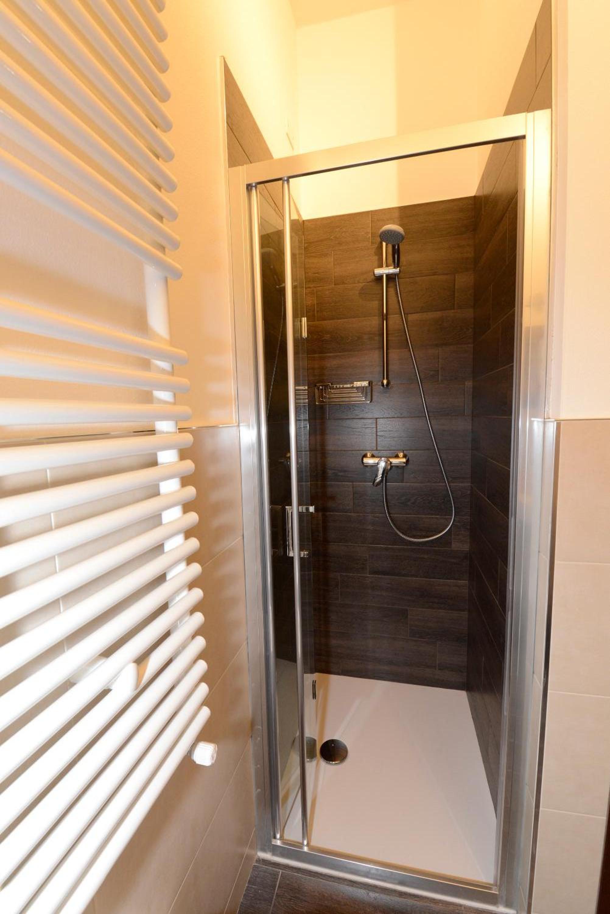 Deluxe Double Room with Shower photo 2
