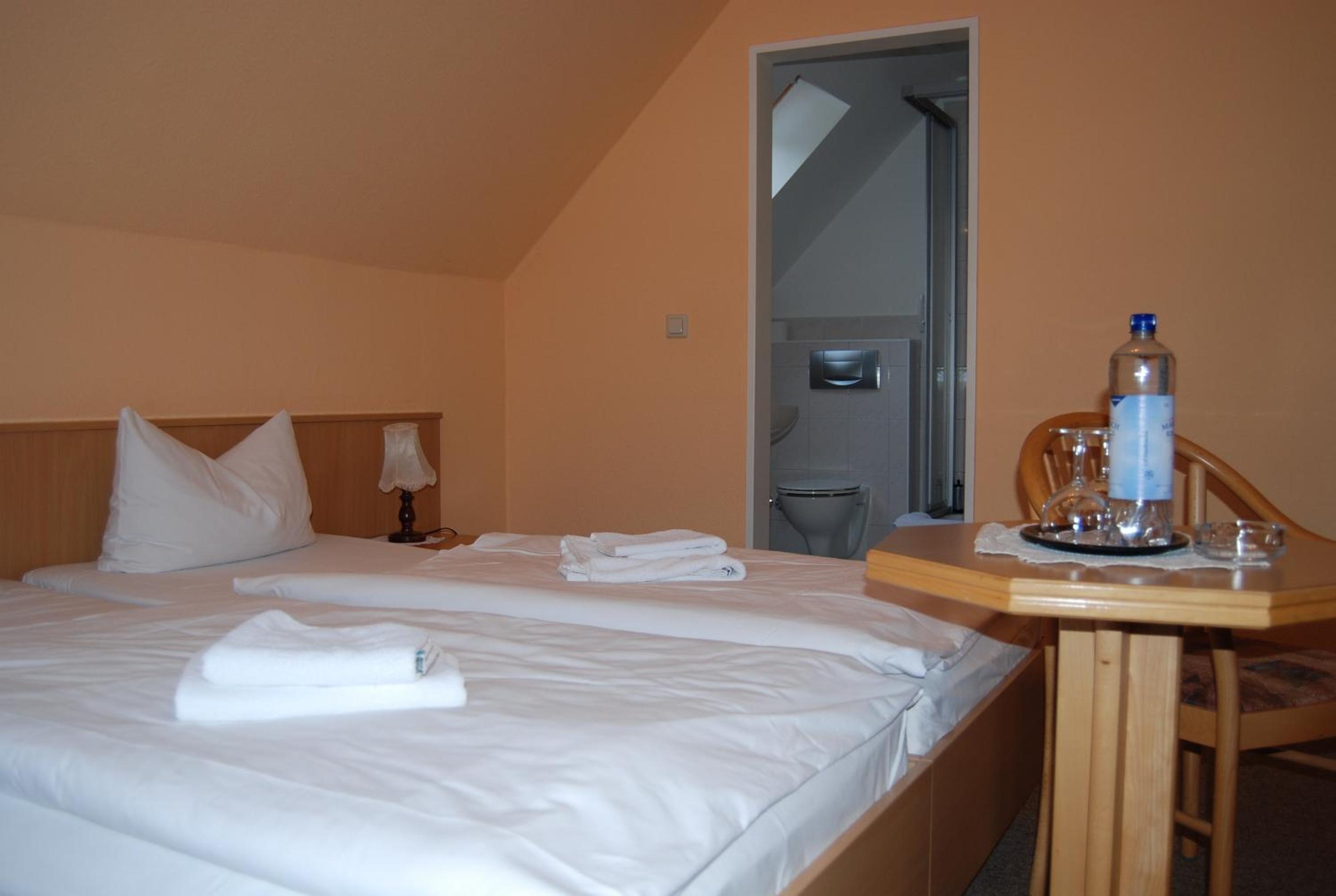 Double Room - Photo 6