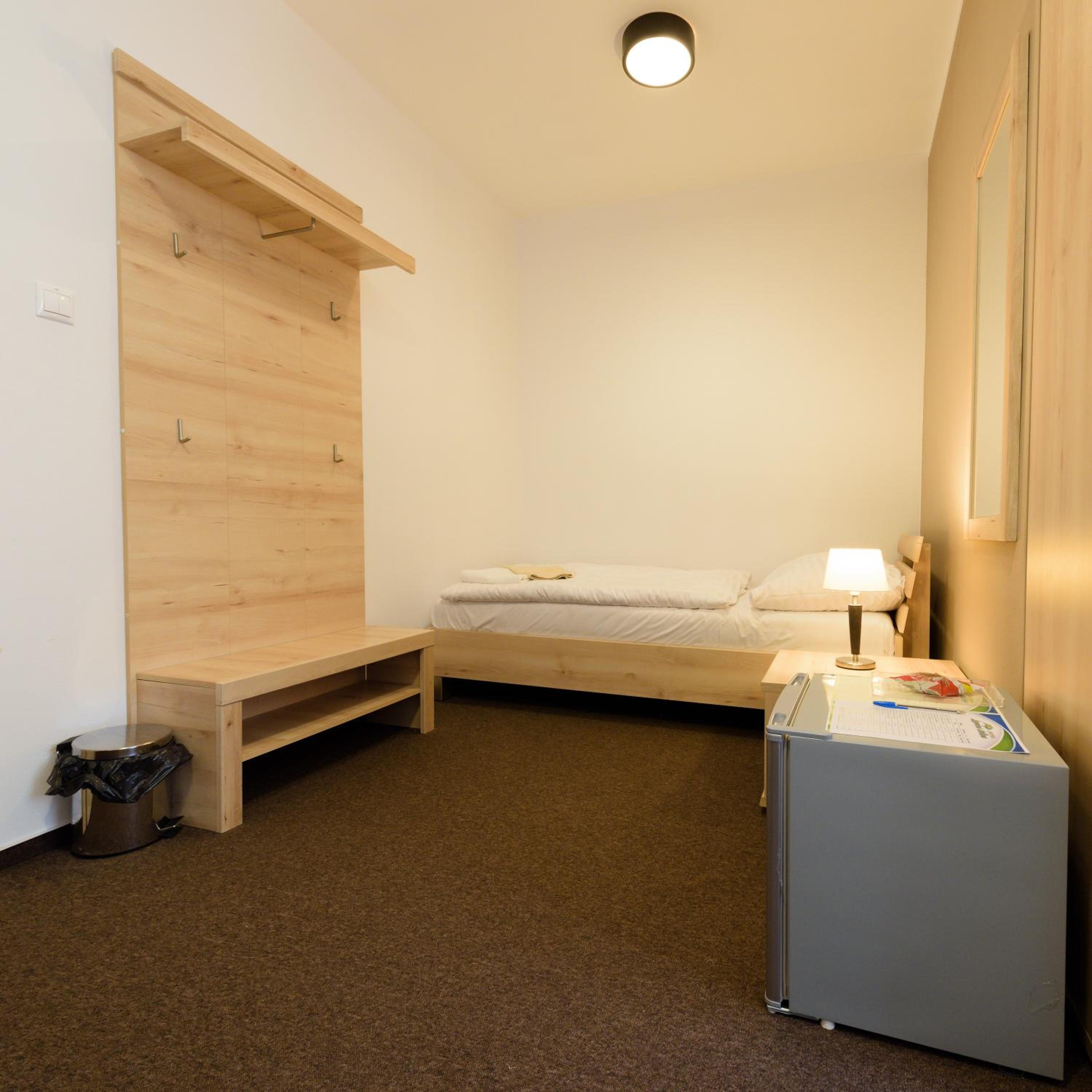 Standard Twin Room - Photo 1