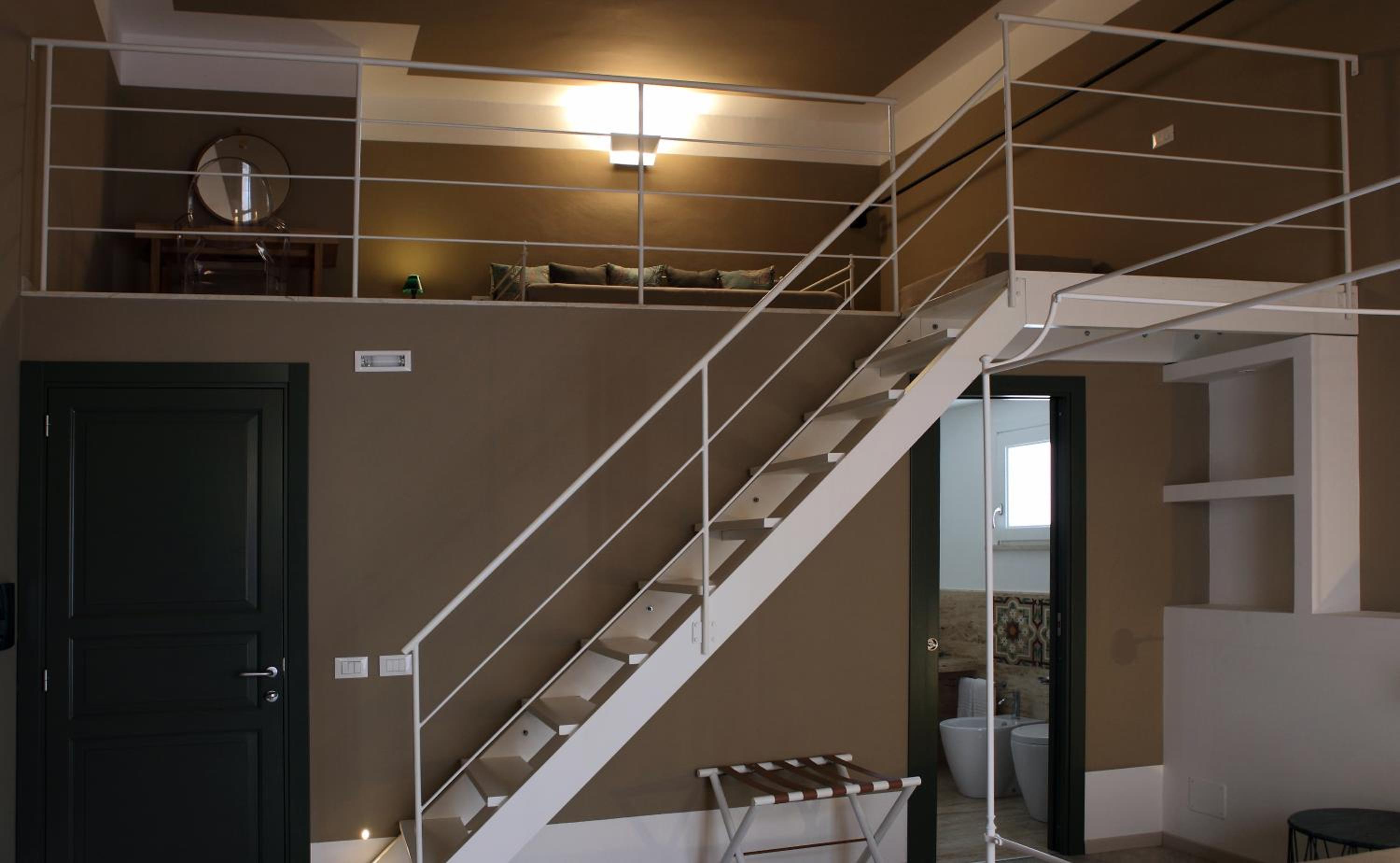 Deluxe Double Room with Balcony - Photo 5