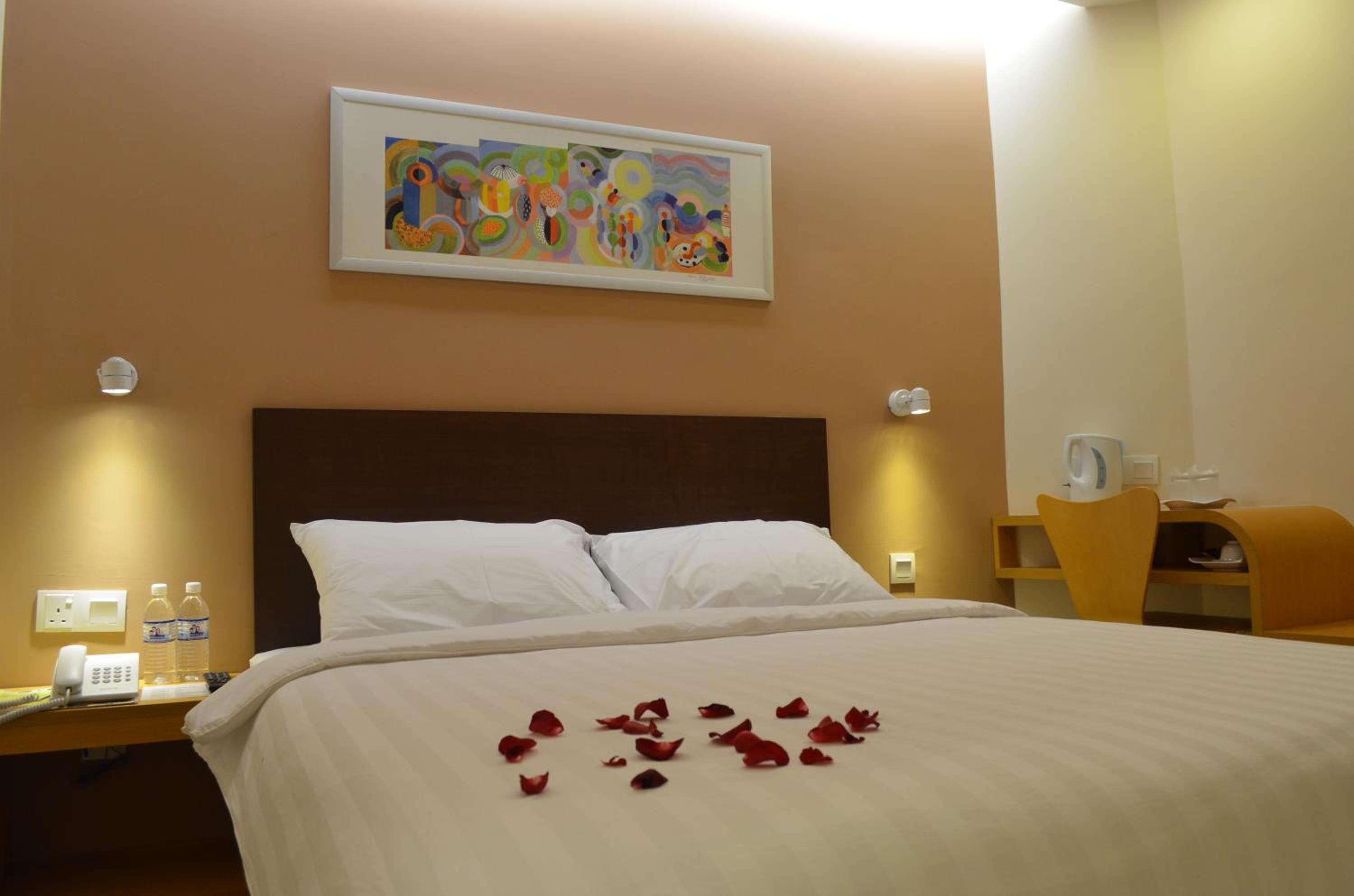 Superior Double Room without Window - Photo 1