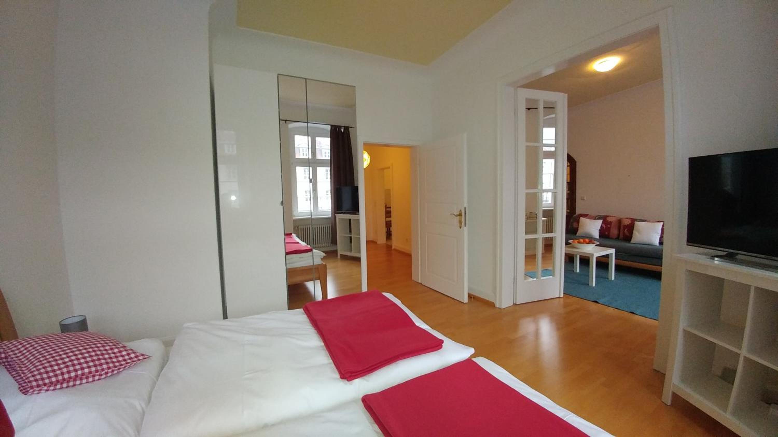 One-Bedroom Apartment photo 1