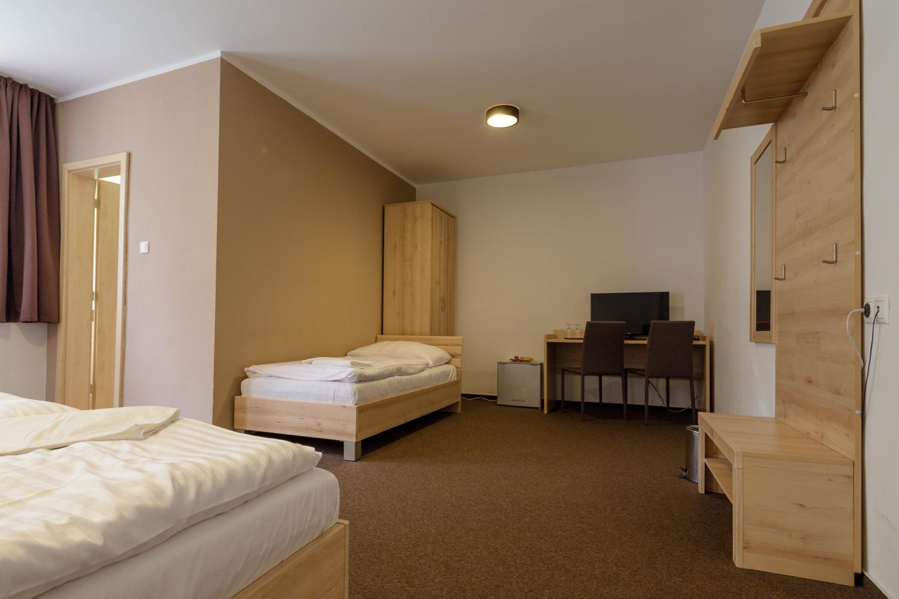 Triple Room with Extra Bed - Photo 4
