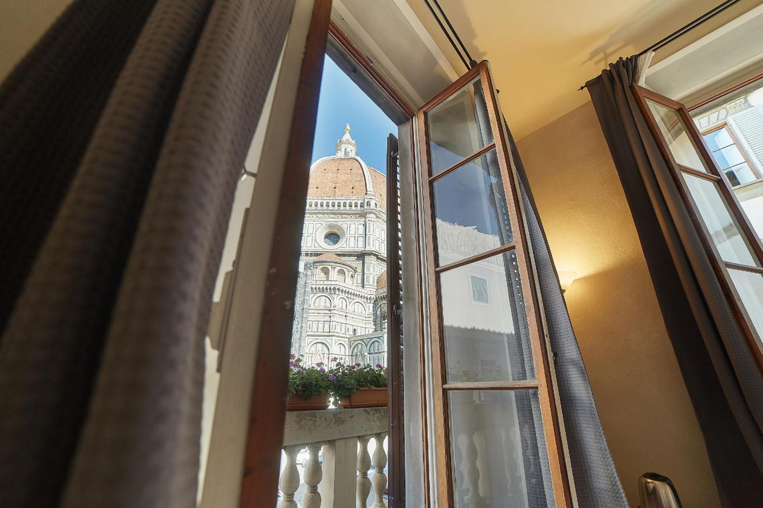 Deluxe Double Room with Balcony photo 3