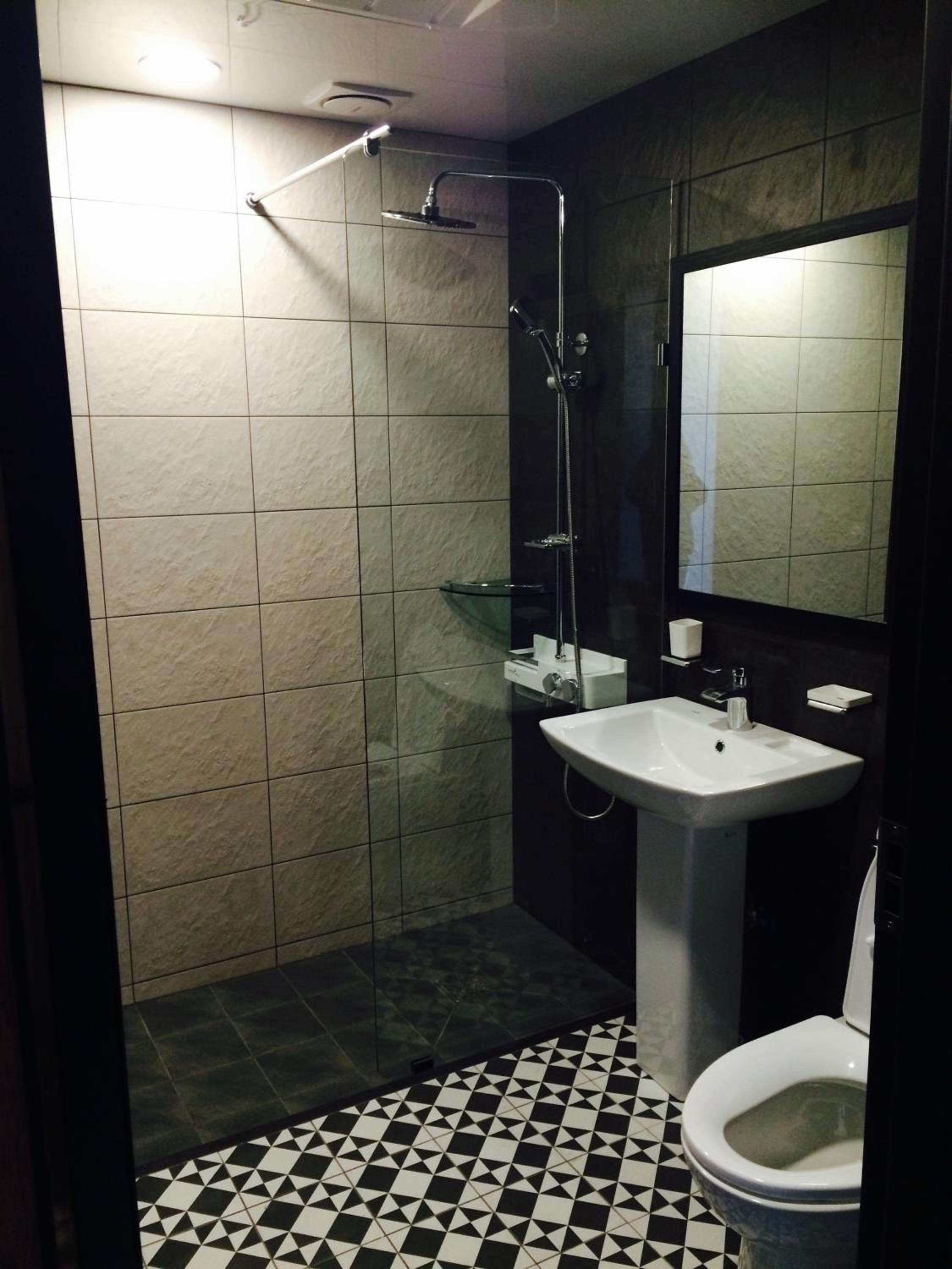 Family Room with Private Bathroom photo 3
