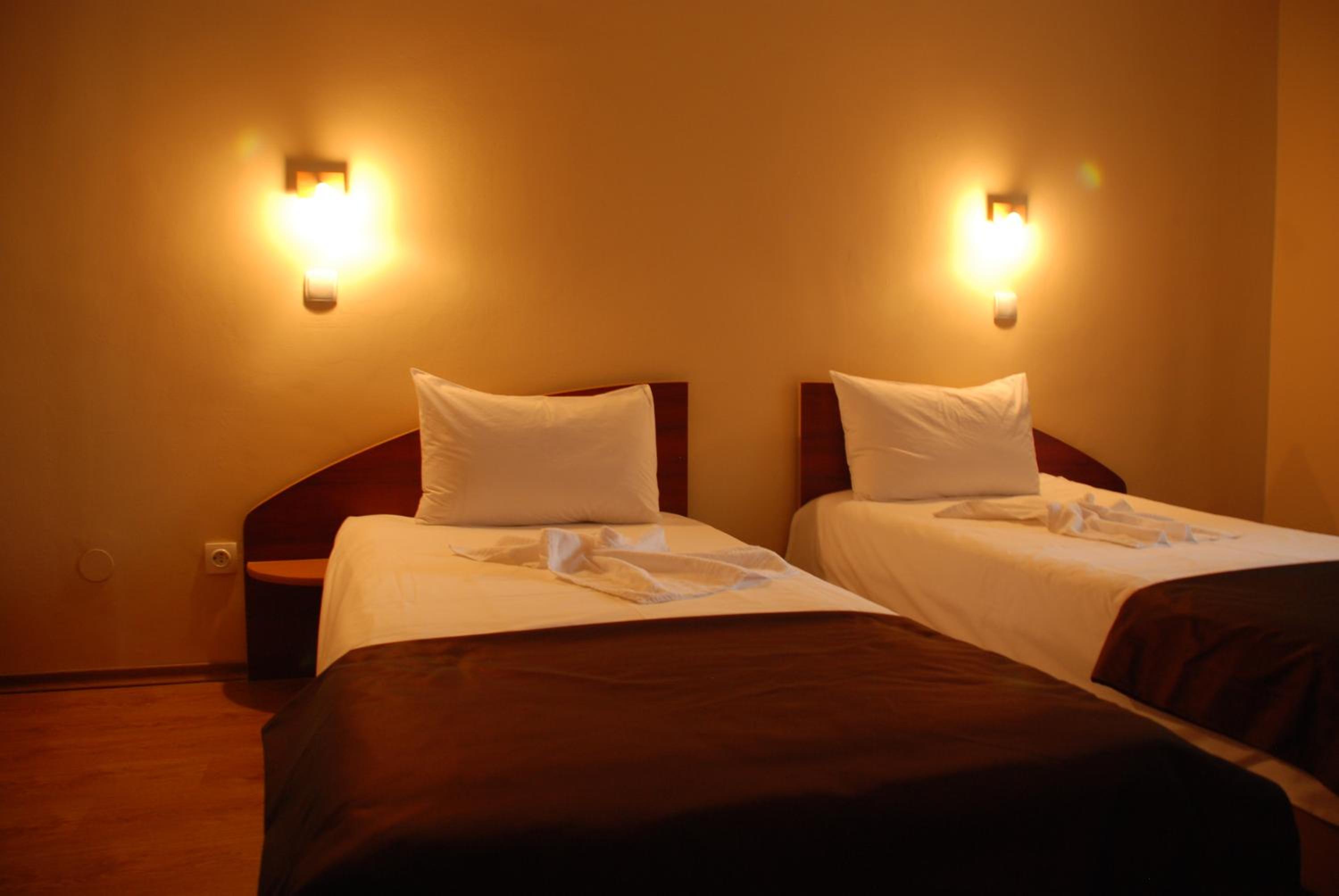 Twin Room - Photo 2