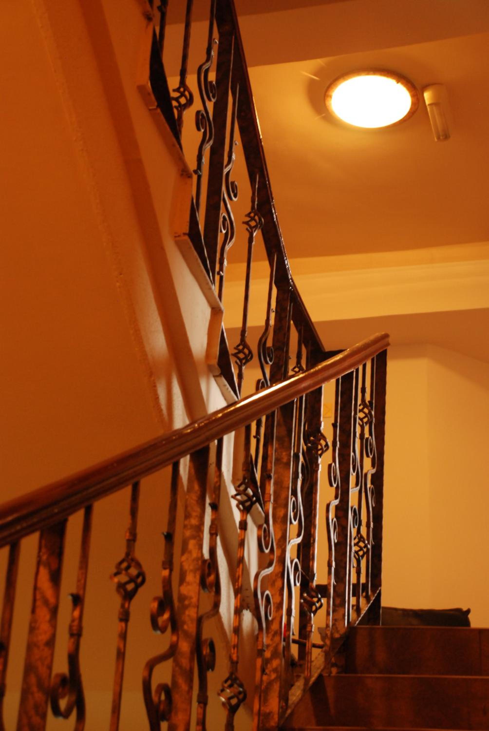 Standard King Room - Photo 8