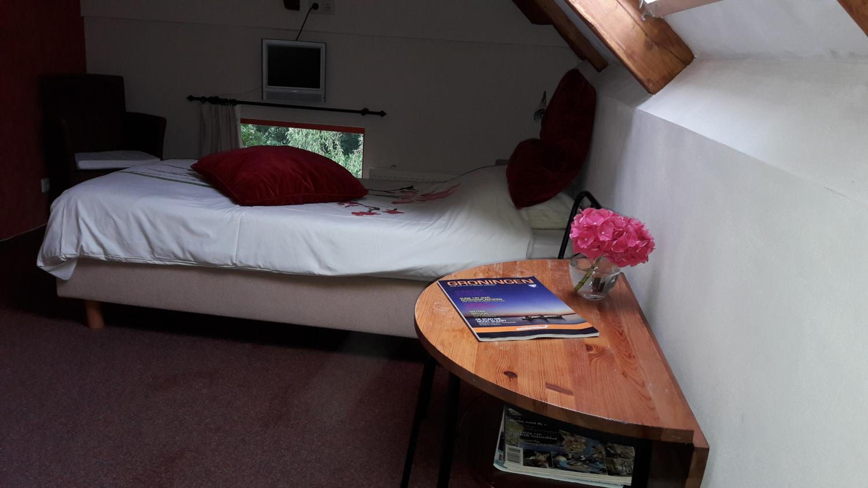 Single Room with Shared Bathroom