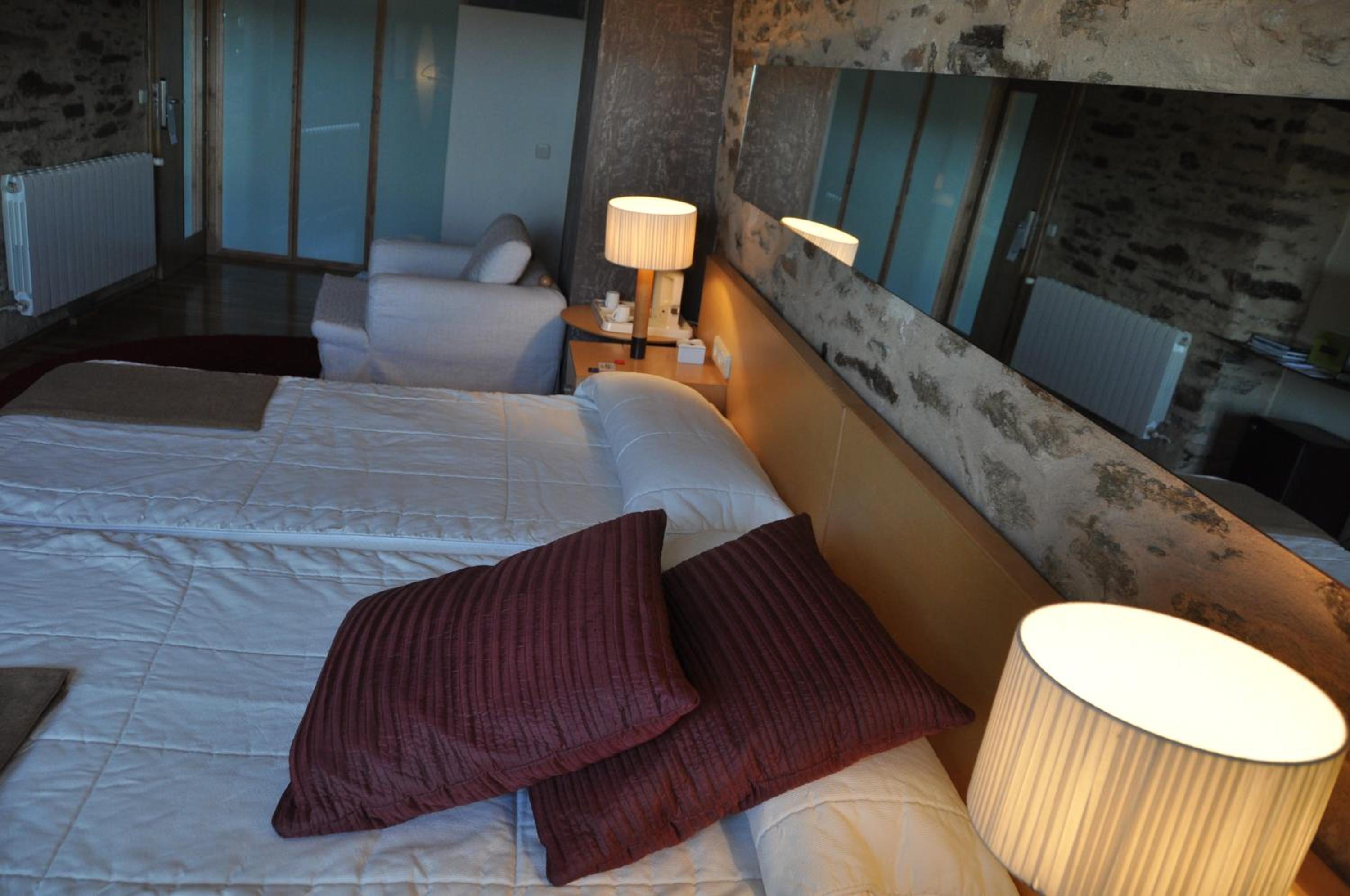 Twin Room with Bath - Photo 1