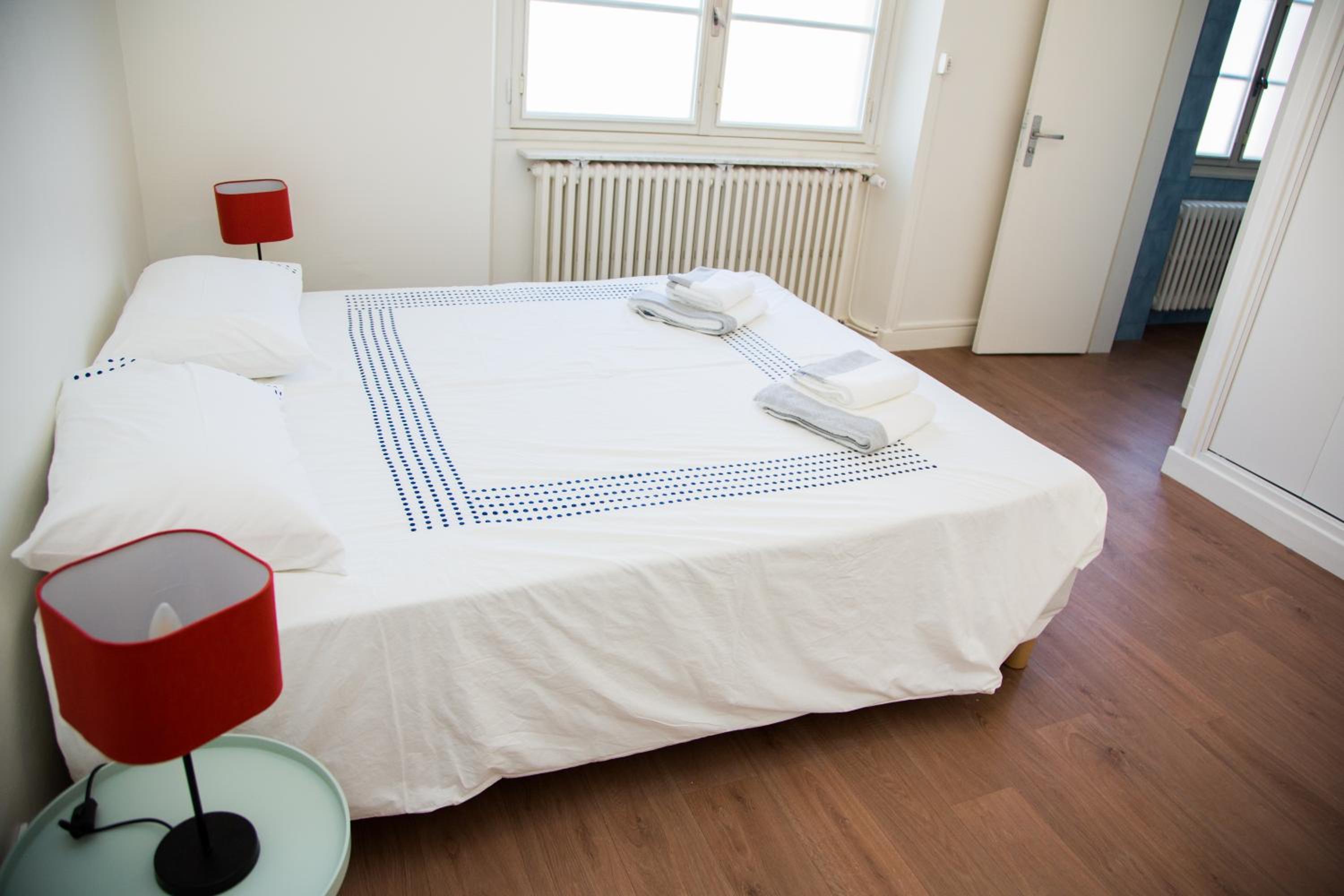 One-Bedroom Apartment photo 3