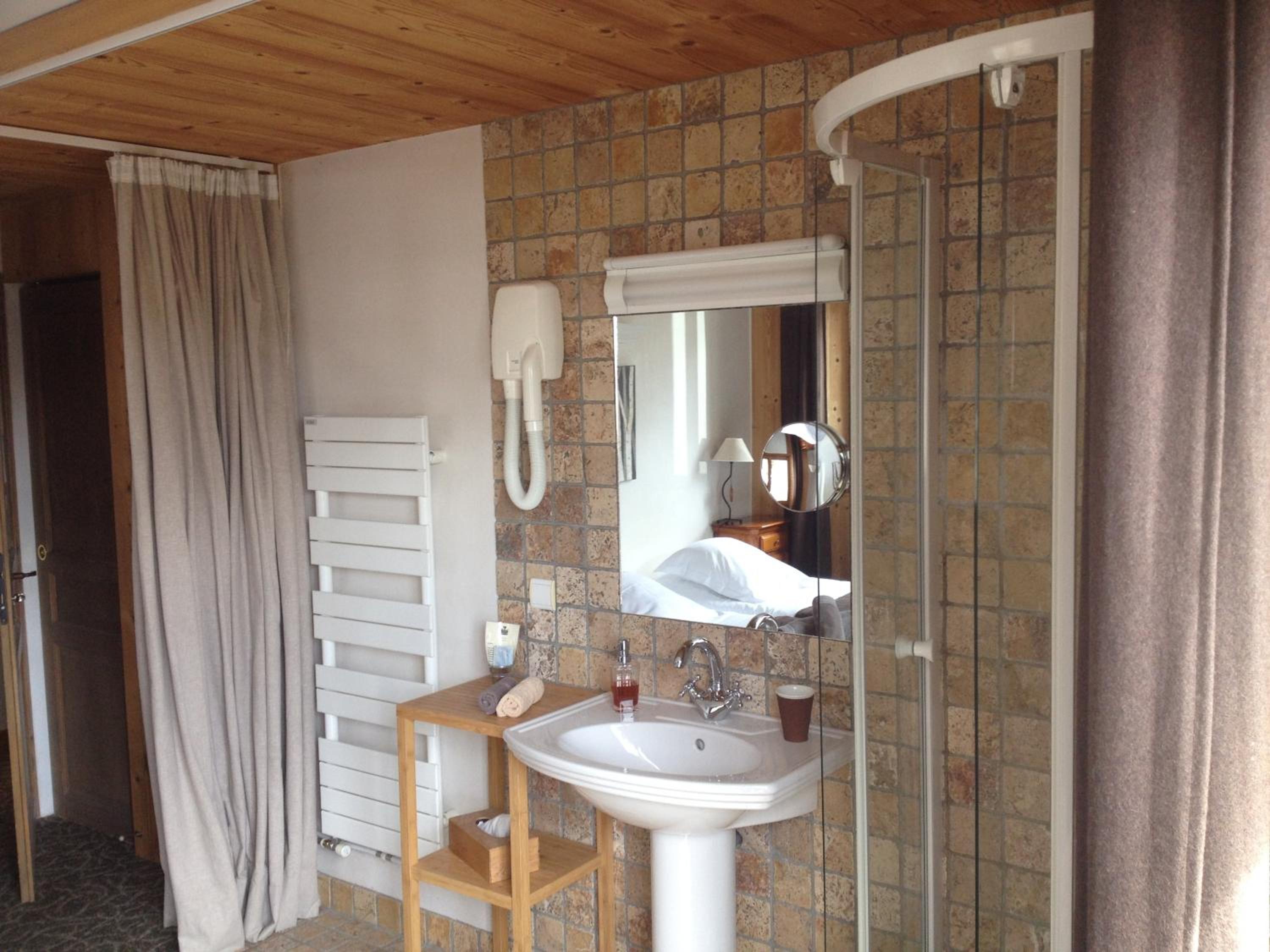 Double Room with Shower photo 3