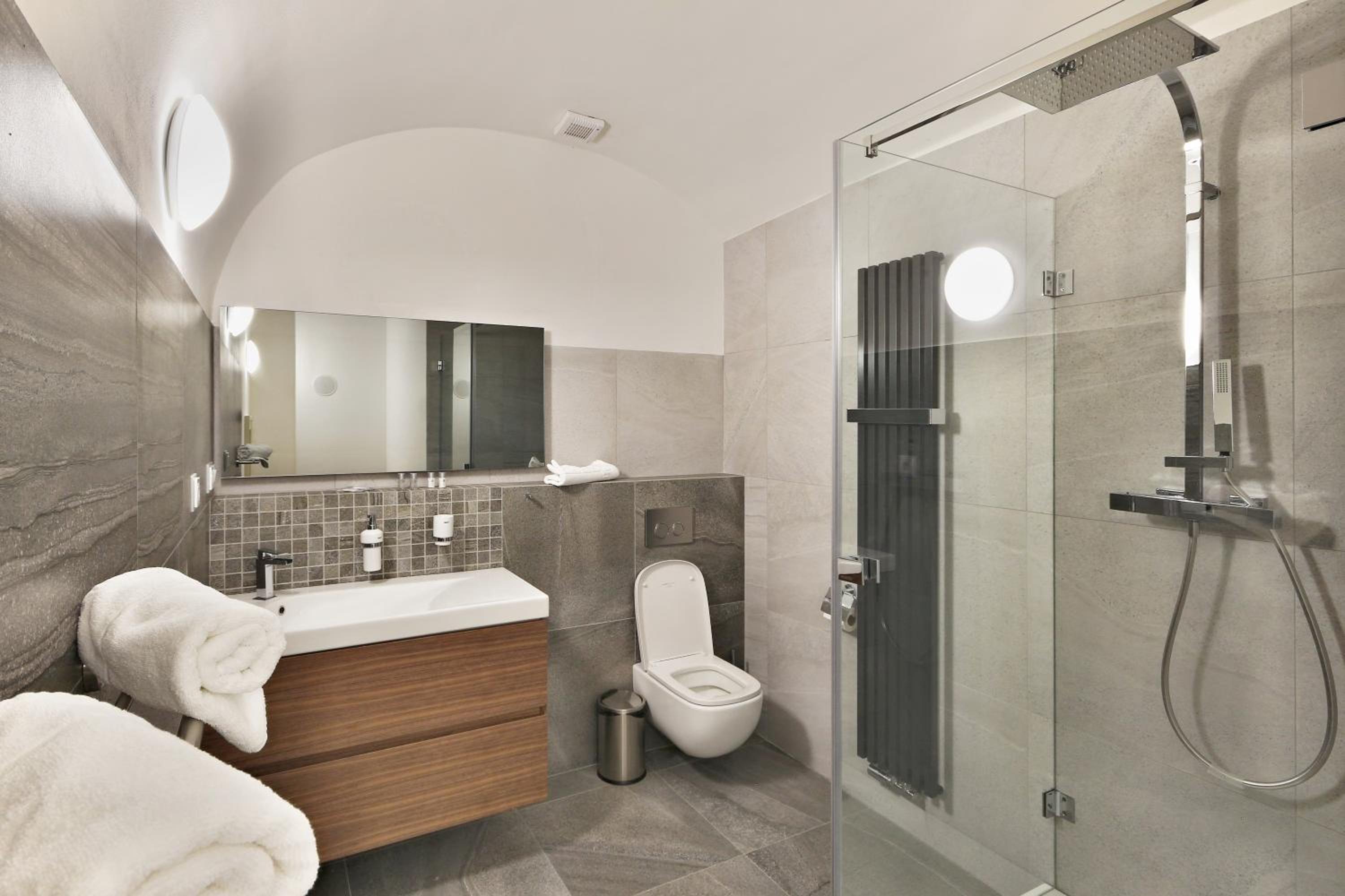 Apartment with Big Sauna and Shower - Photo 4