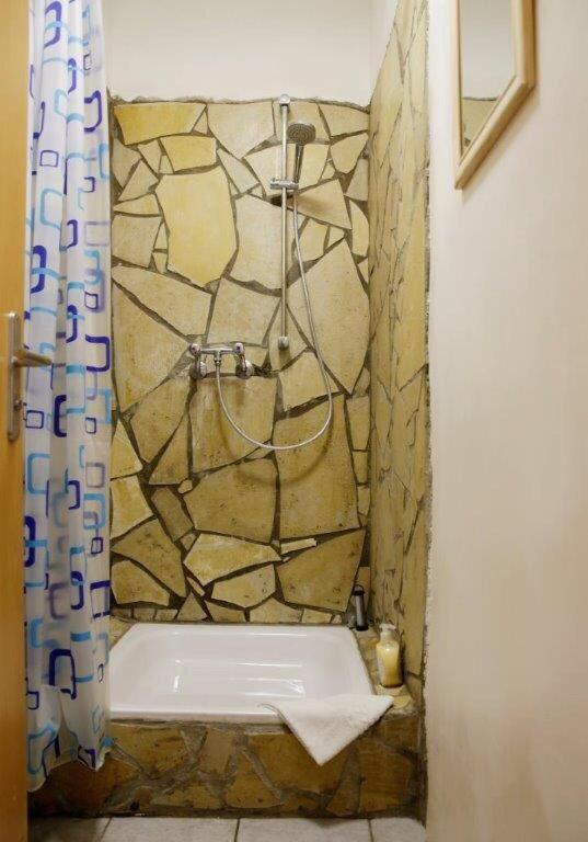 Single Room with Shared Bathroom photo 2