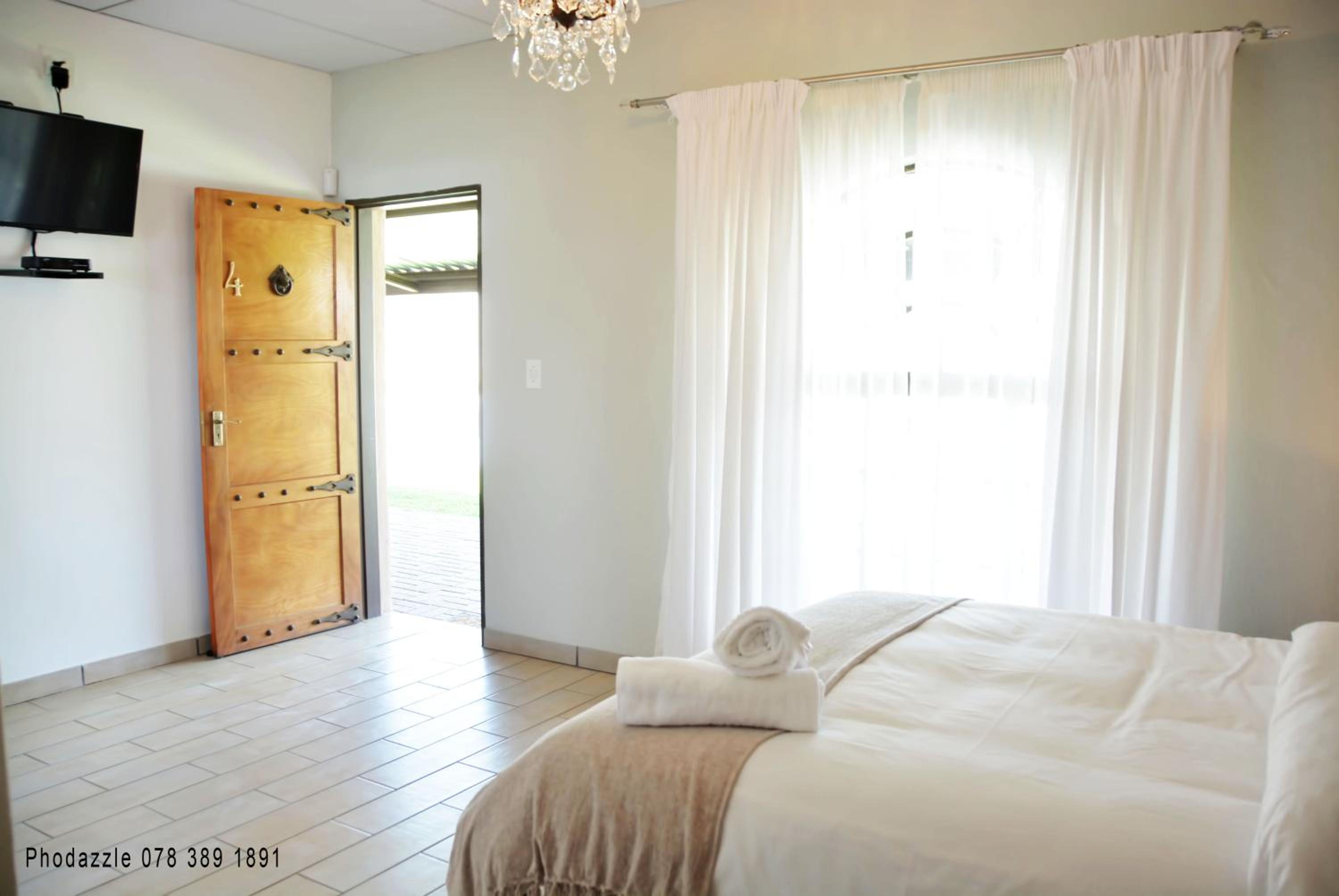 Double Room with Private Bathroom - Photo 5