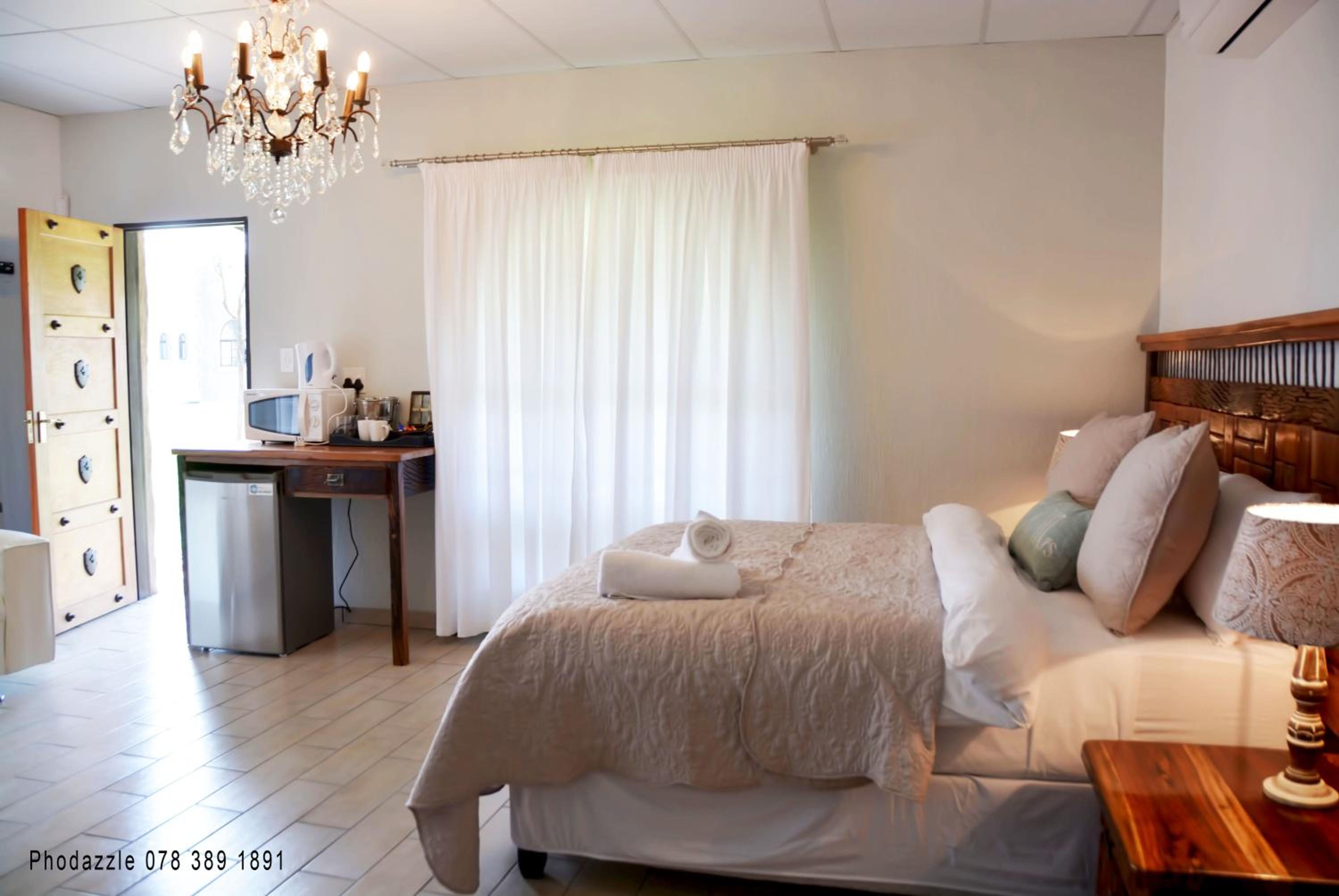 King Suite - Photo 3