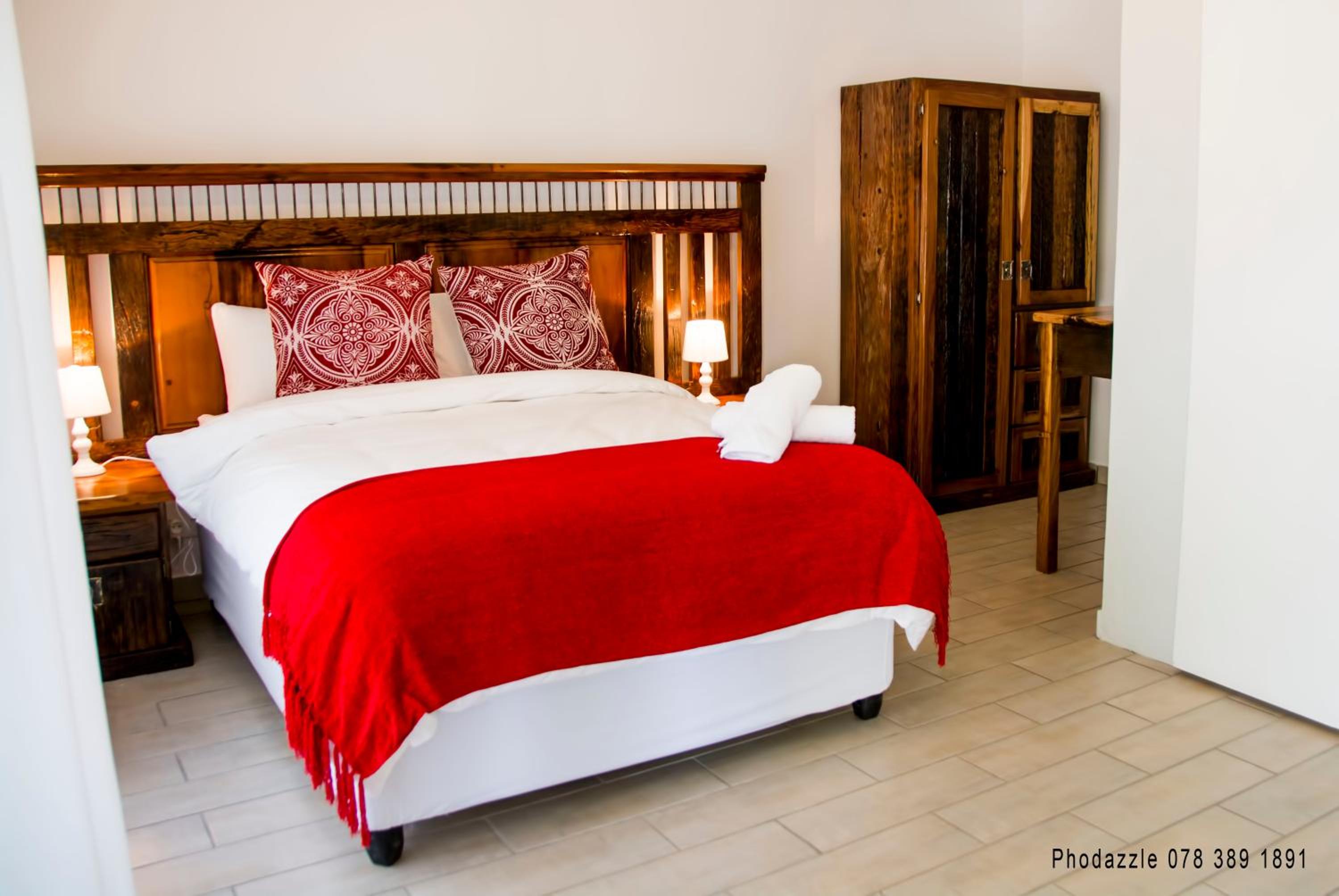 Double Room with Private Bathroom - Photo 2
