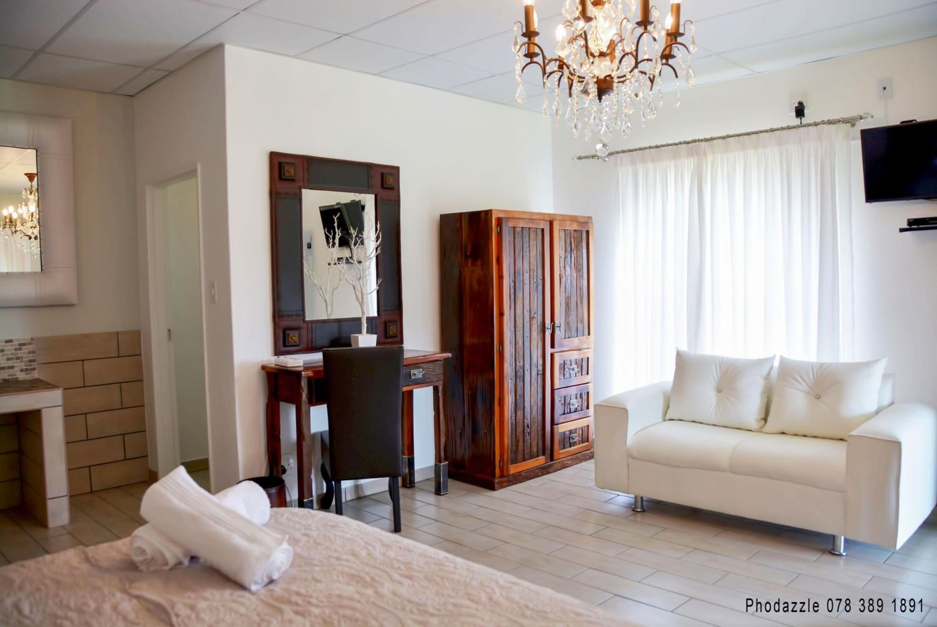 King Suite - Photo 6