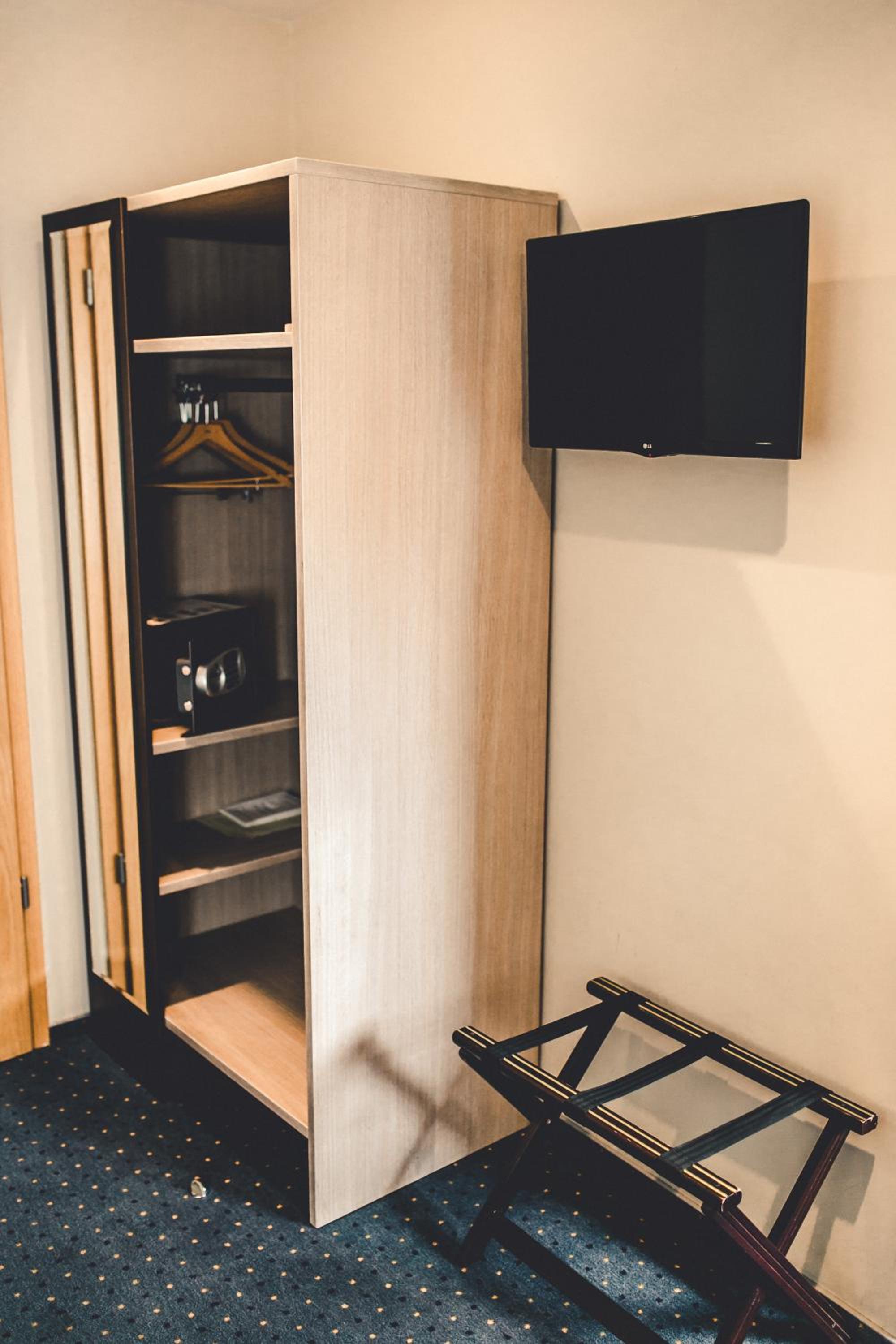 Superior Double or Twin Room with Air-conditioning  - Photo 6