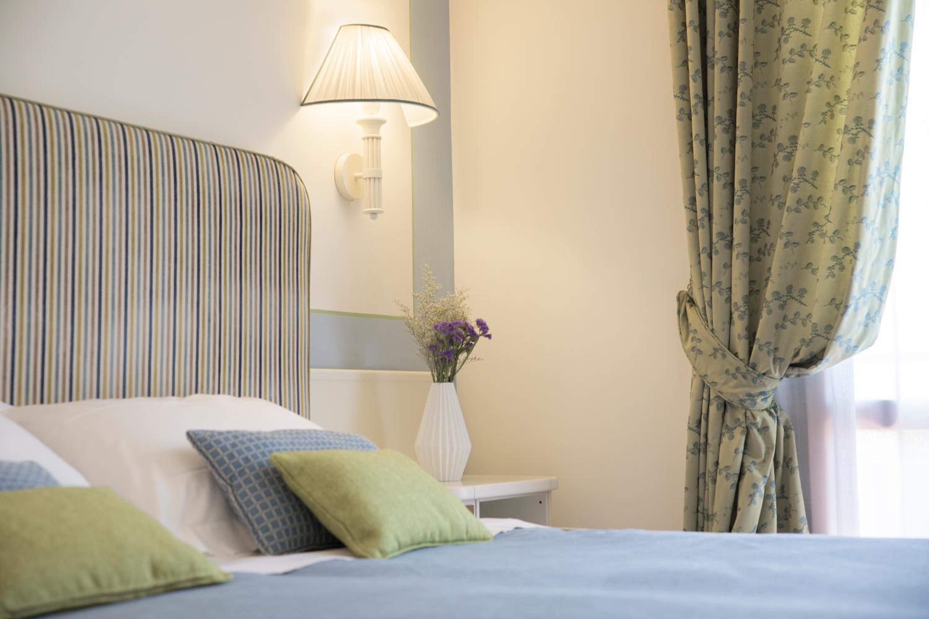 Standard Double or Twin Room - Photo 6