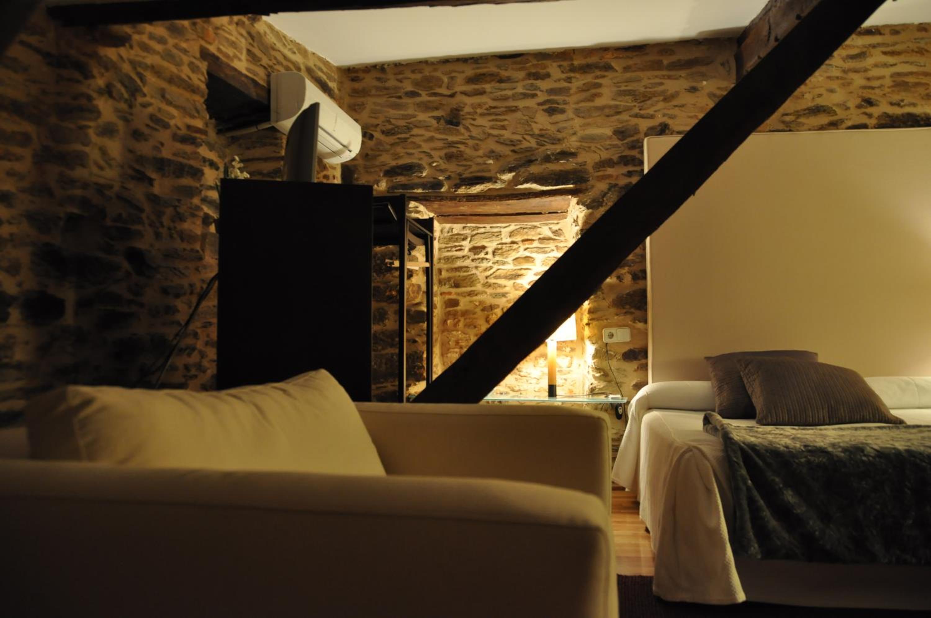 Deluxe Suite with Spa Bath - Photo 1