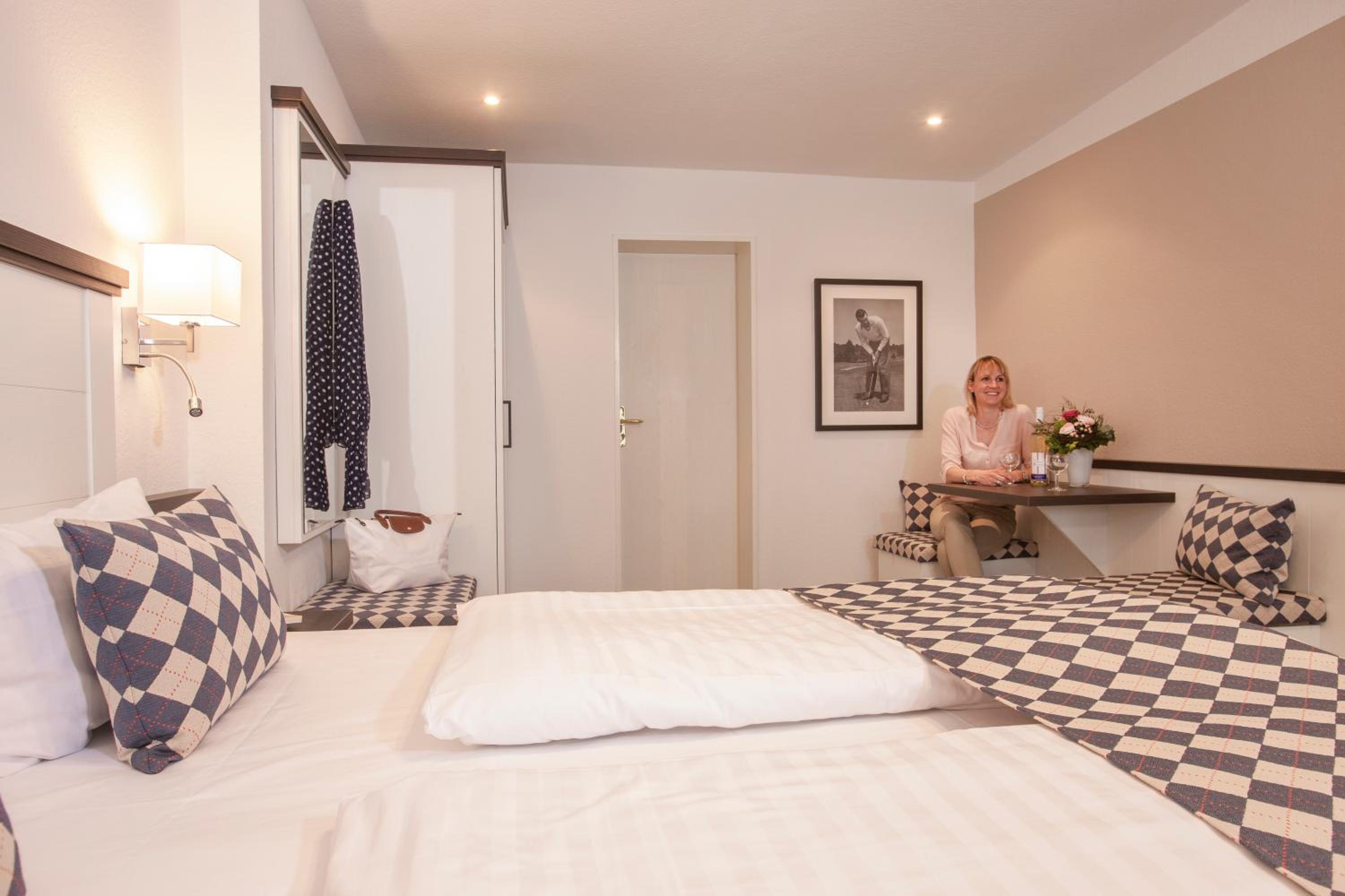 Double Room thumbnail 5