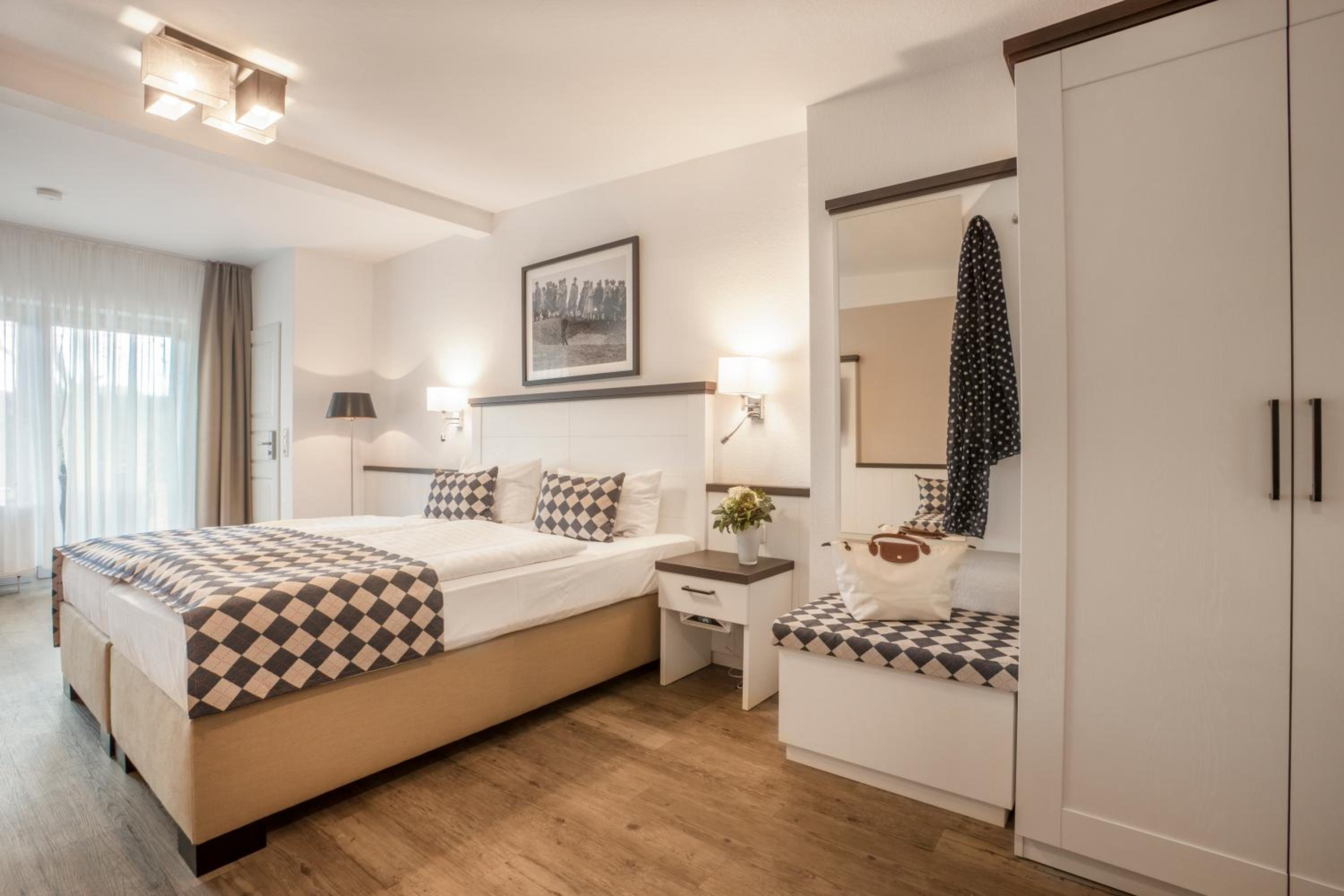 Double Room thumbnail 6