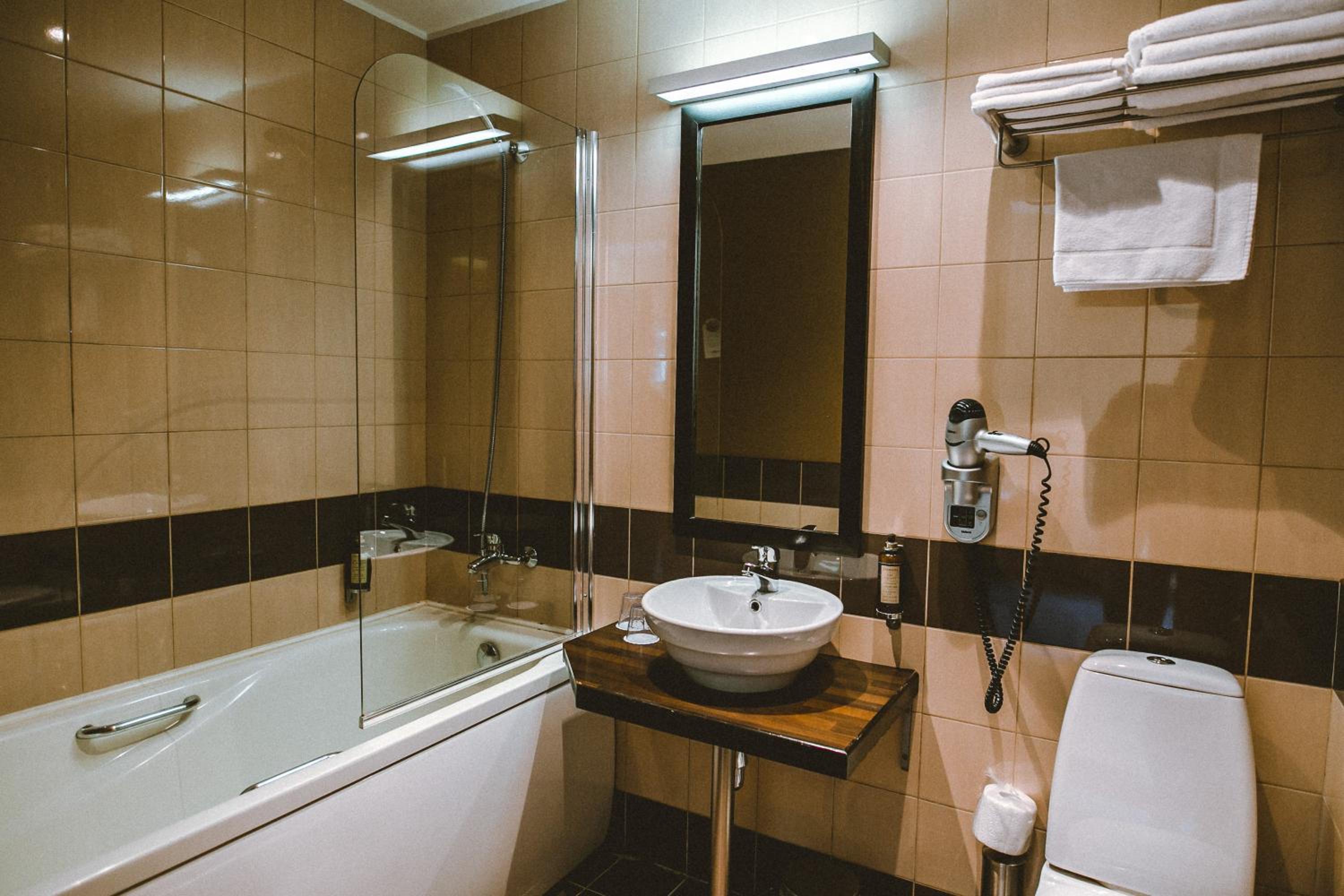 Standard Double or Twin Room - Photo 7