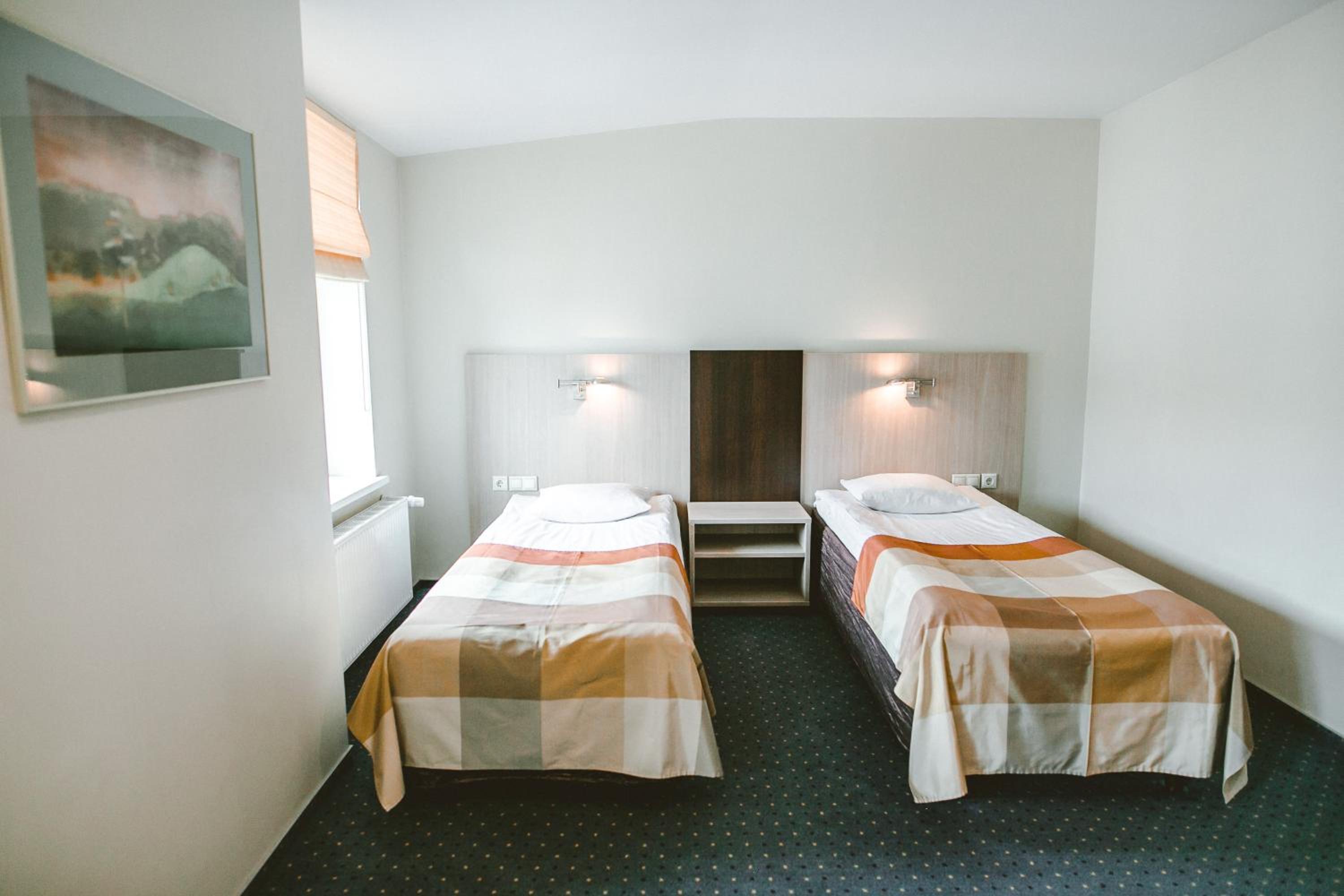 Standard Double or Twin Room - Photo 10