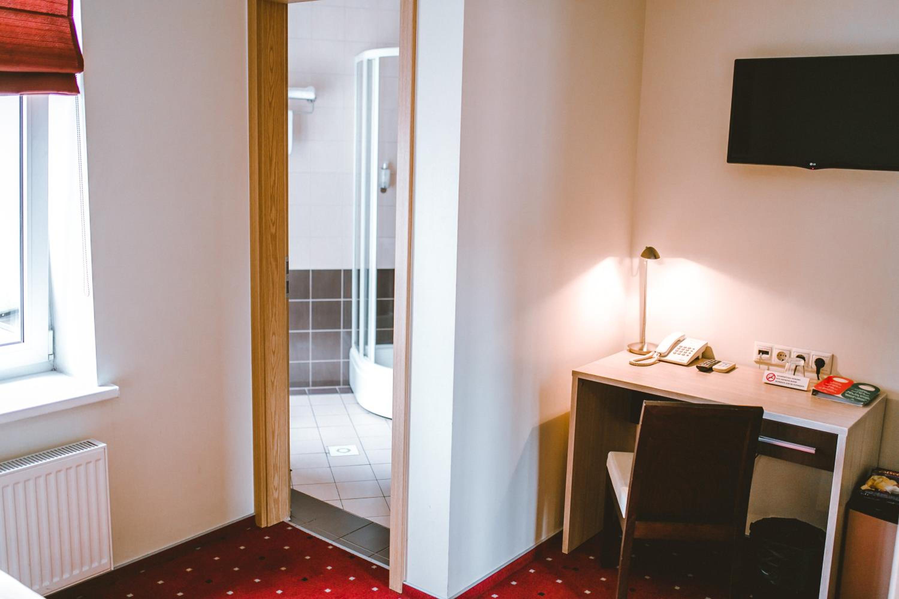 Standard Double or Twin Room - Photo 16